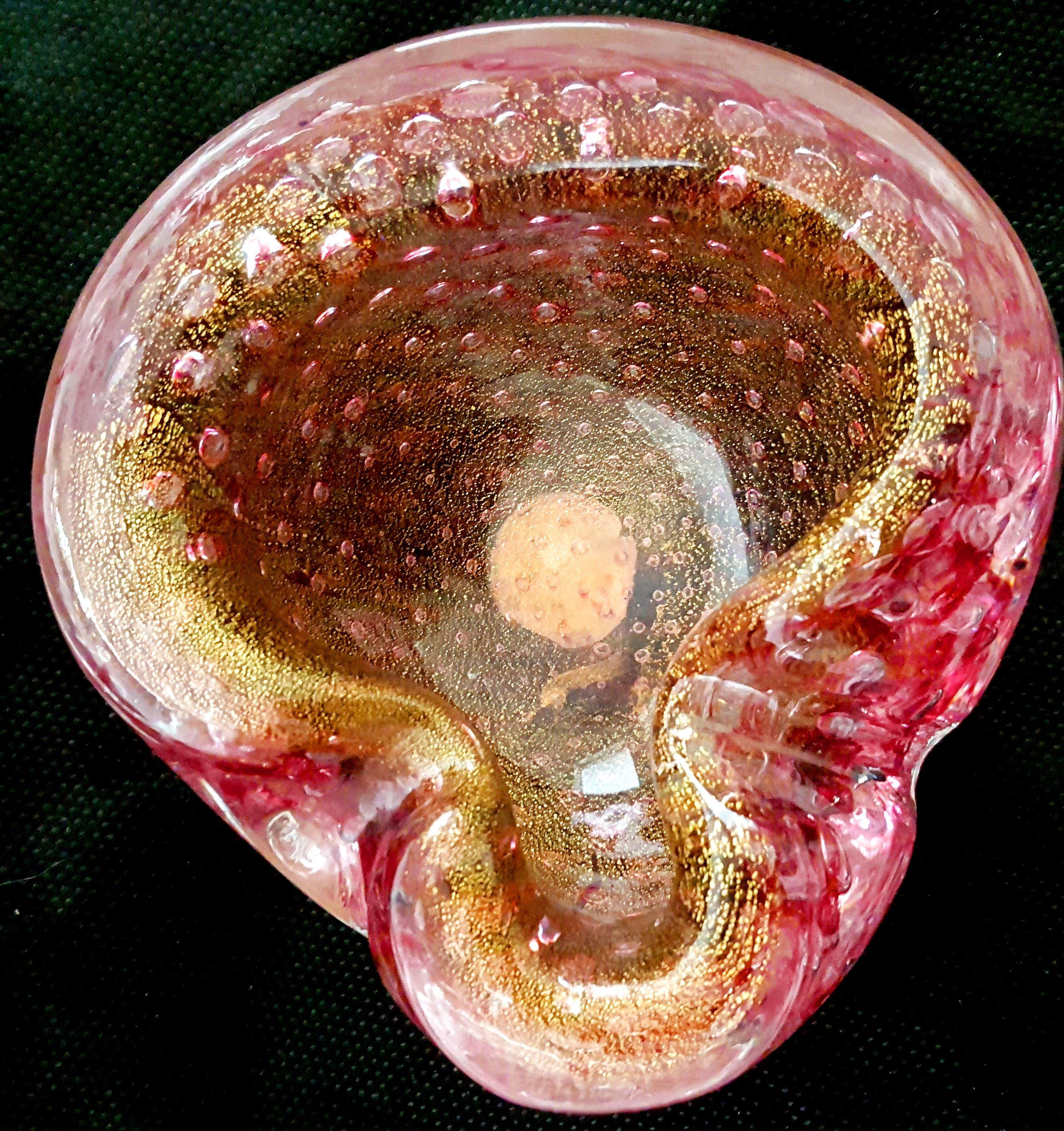 Cuenco de cristal de Murano c/Bullicante, Polveri dorado, Etiqueta original Pustetto & Zanetti - OFERTA DE CIERRE
*****AVISO: NUESTRA TIENDA 1ST DIBS CIERRA A FINALES DE MAYO*****
Cuenco de cristal de Murano Pustetto & Zanetti con Bullicante,