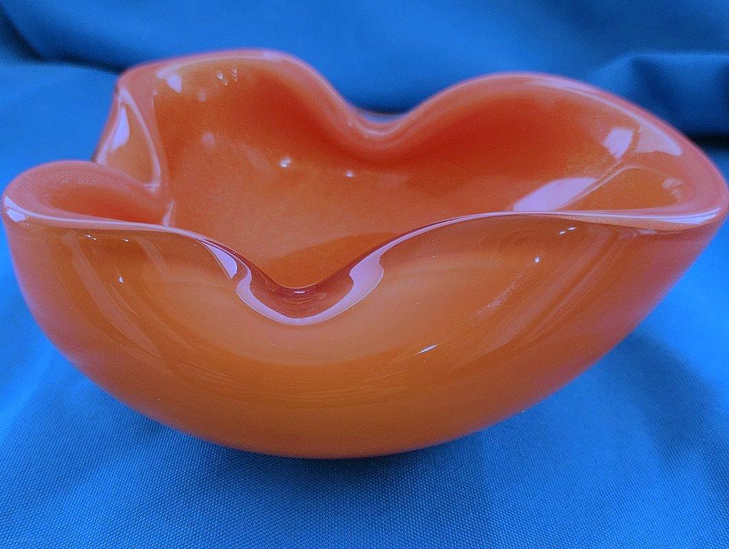 Italiano VENDITA CHIUSA Ciotola in vetro di Murano, Arancione con polveri d'oro, Alfredo Barbini in vendita