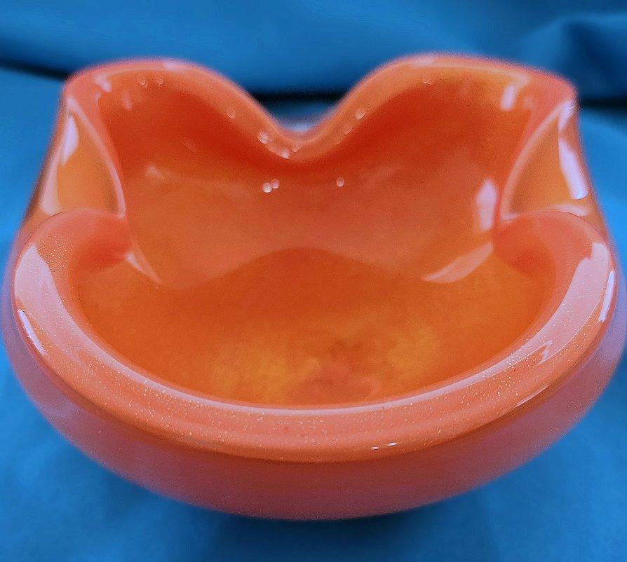 Altro VENDITA CHIUSA Ciotola in vetro di Murano, Arancione con polveri d'oro, Alfredo Barbini in vendita