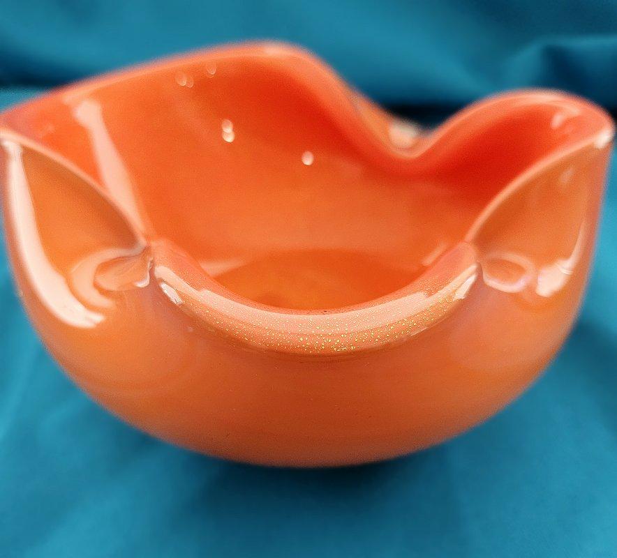 XX secolo VENDITA CHIUSA Ciotola in vetro di Murano, Arancione con polveri d'oro, Alfredo Barbini in vendita