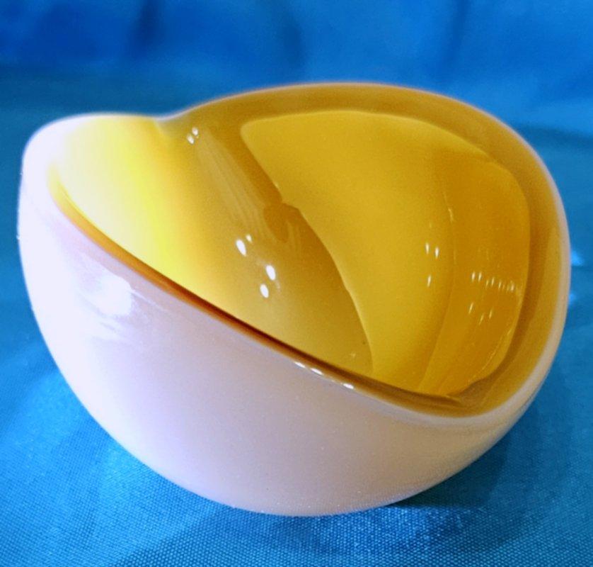 Murano Glass Bowl with Original Label Still on the Base In Good Condition For Sale In Warrenton, OR