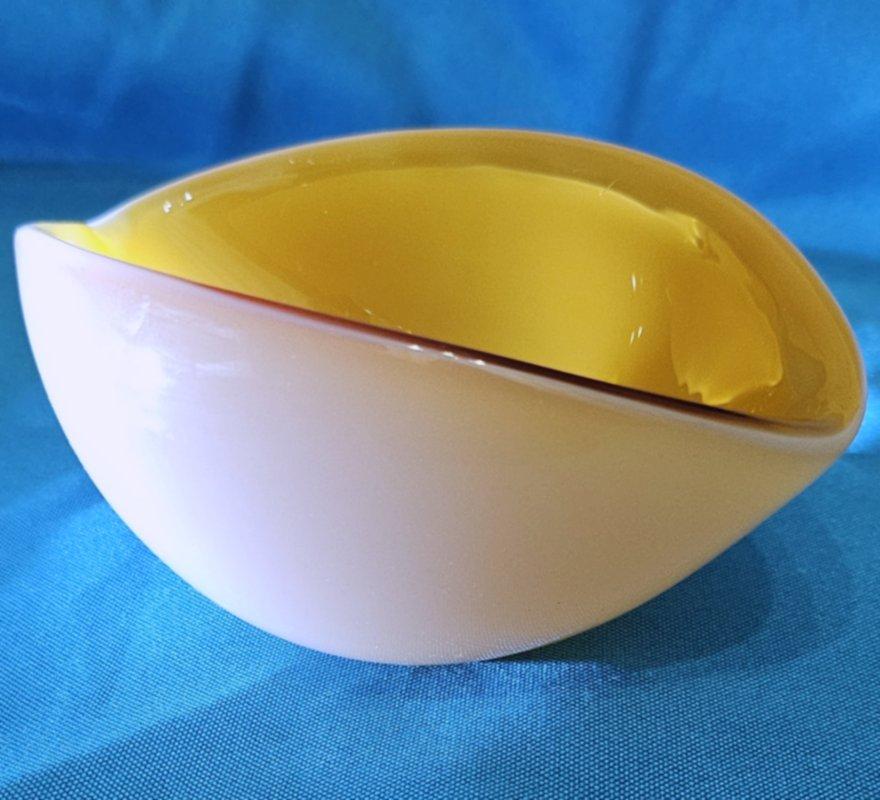 Murano Glass Bowl with Original Label Still on the Base For Sale 1