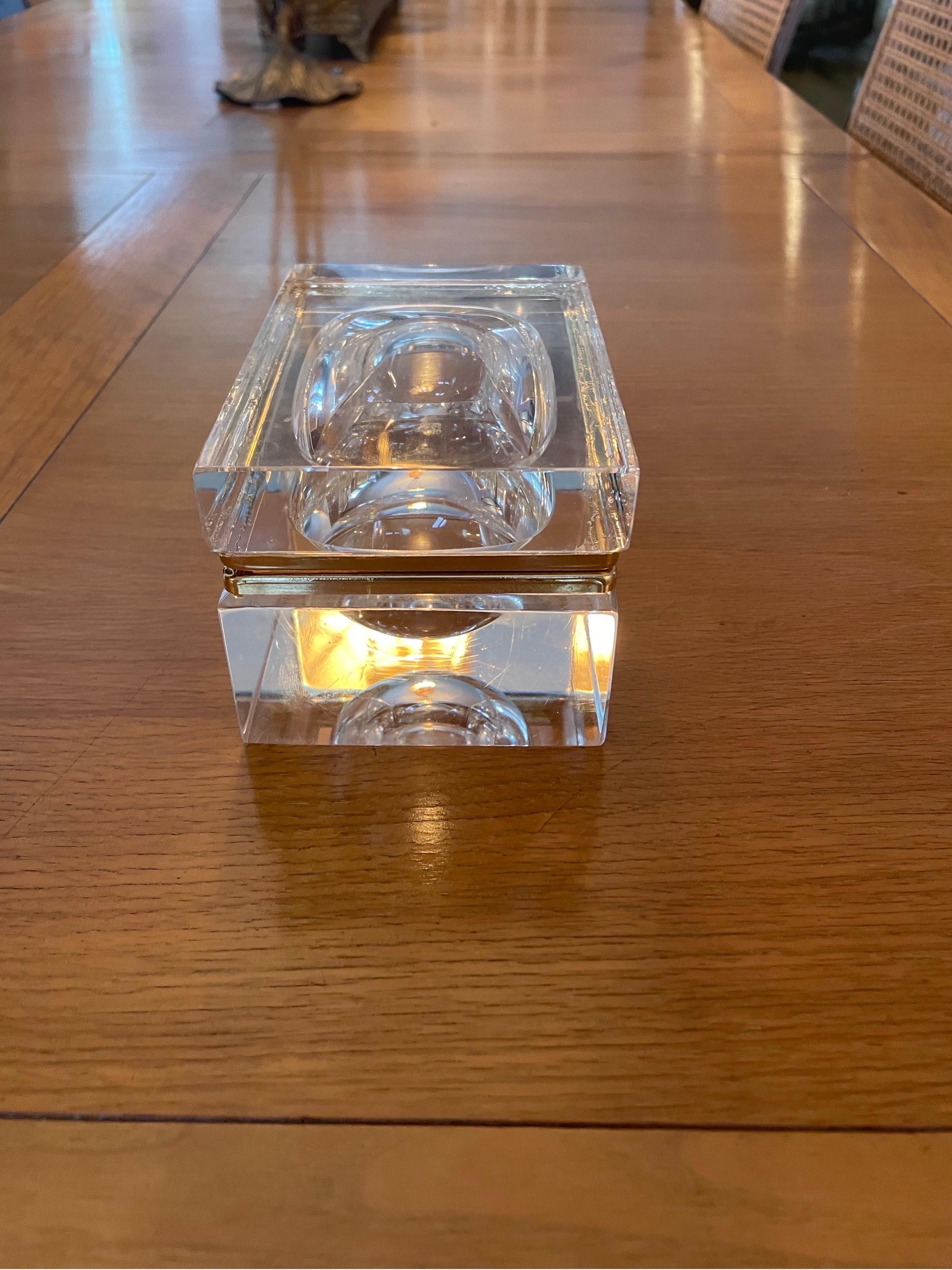 Dies ist eine wunderbare schwere Murano Sommerso Glas-Box in sehr gutem Zustand. Keine Splitter im Glas 
Hergestellt in Italien wahrscheinlich in den 1950-60er Jahren 