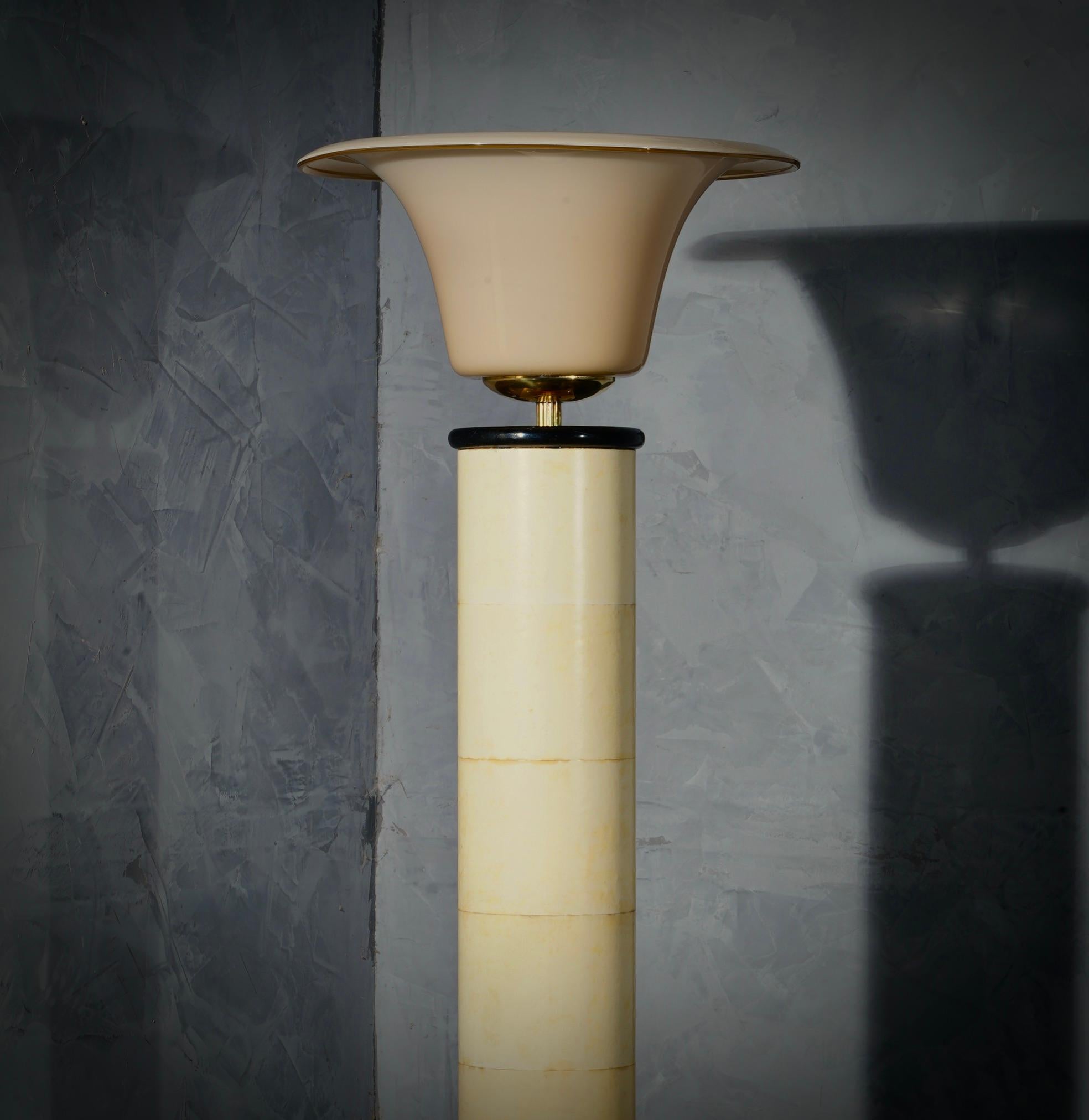 Murano Glass Brass and Goatskin Italian Art Deco Floor Lamp, 1940 In Good Condition For Sale In Rome, IT