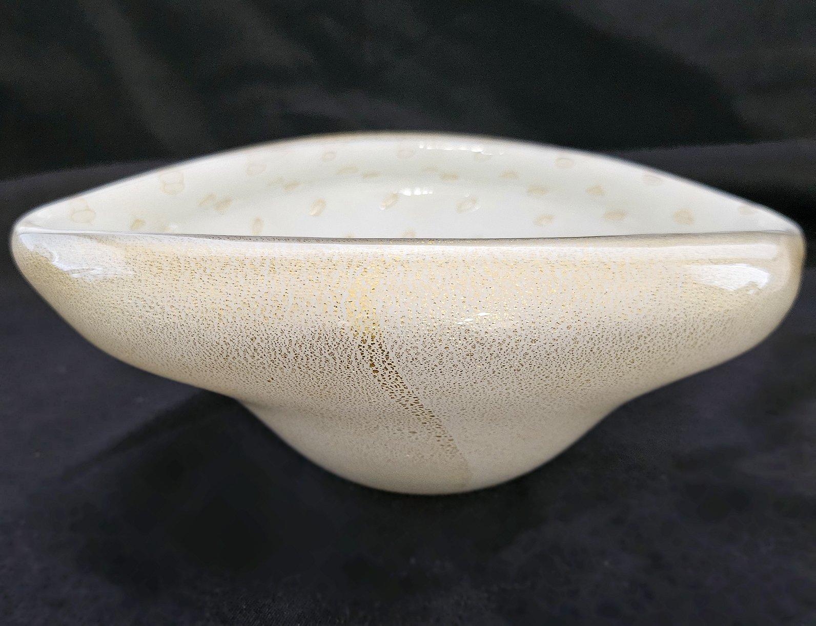 Murano Glass Bullicante Bowl with Generous Gold Polveri, Alfredo Barbini For Sale 3