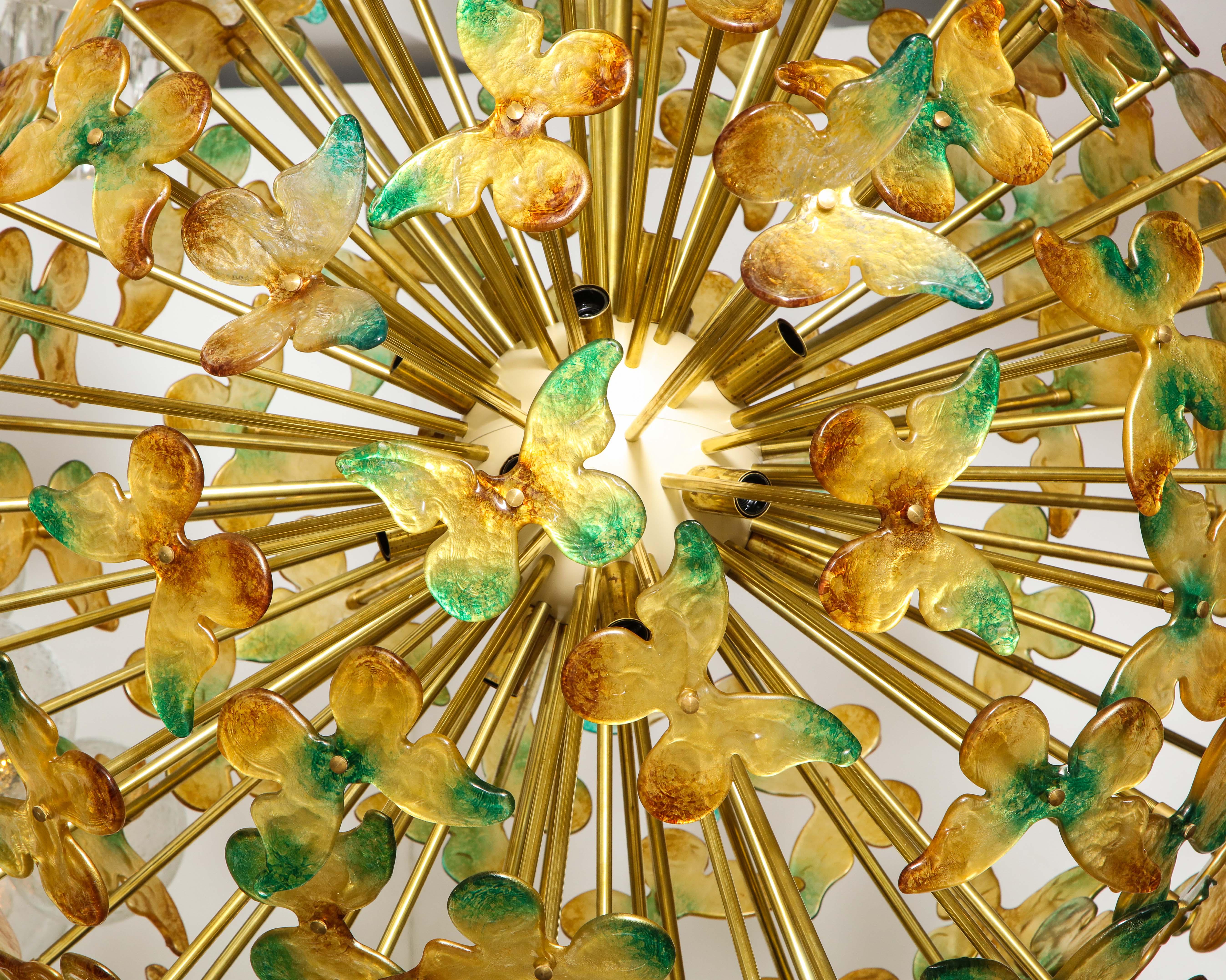 Lustre papillon Spoutnik en verre de Murano vert et ambre de taille XL en vente 2