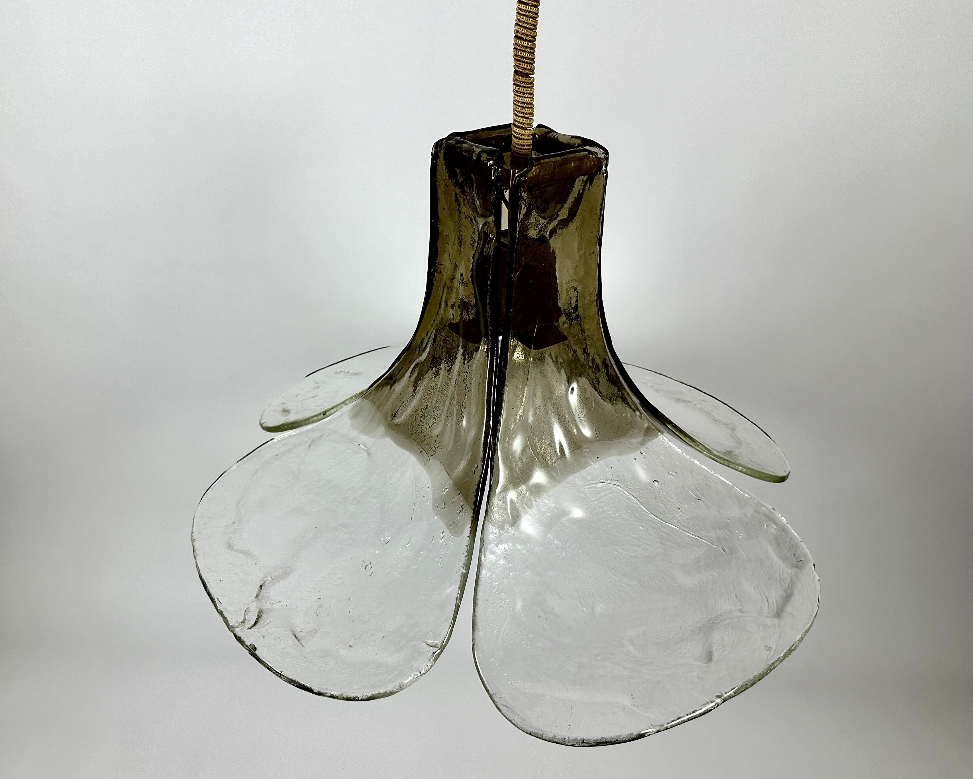 Murano Glas Deckenleuchte in Blumenform Mazzega by Carlo Nason Vier Blütenblätter (Italienisch) im Angebot