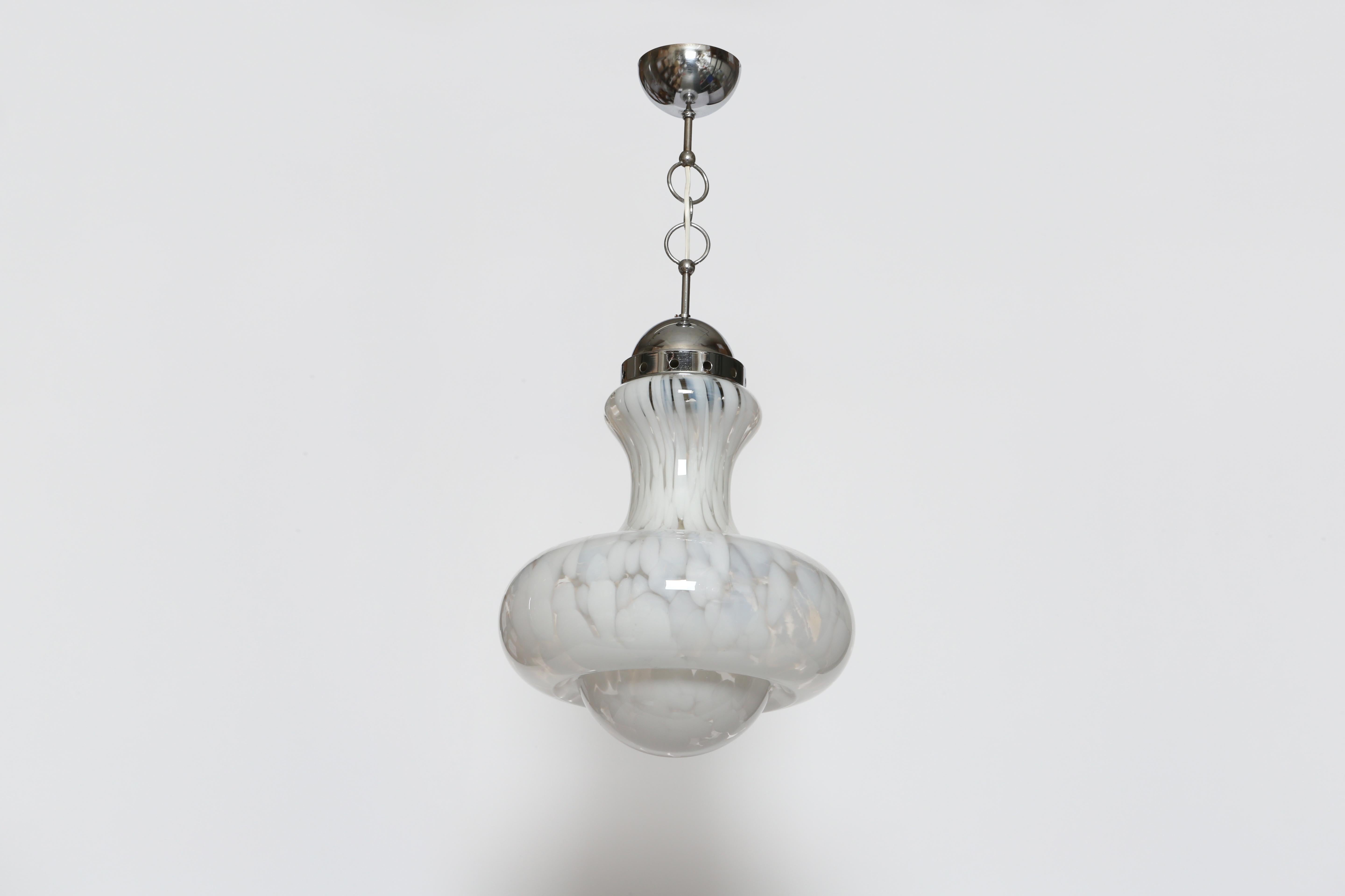 Murano Glass Ceiling Pendant by Mazzega, Italy circa 1960s In condizioni buone in vendita a Brooklyn, NY
