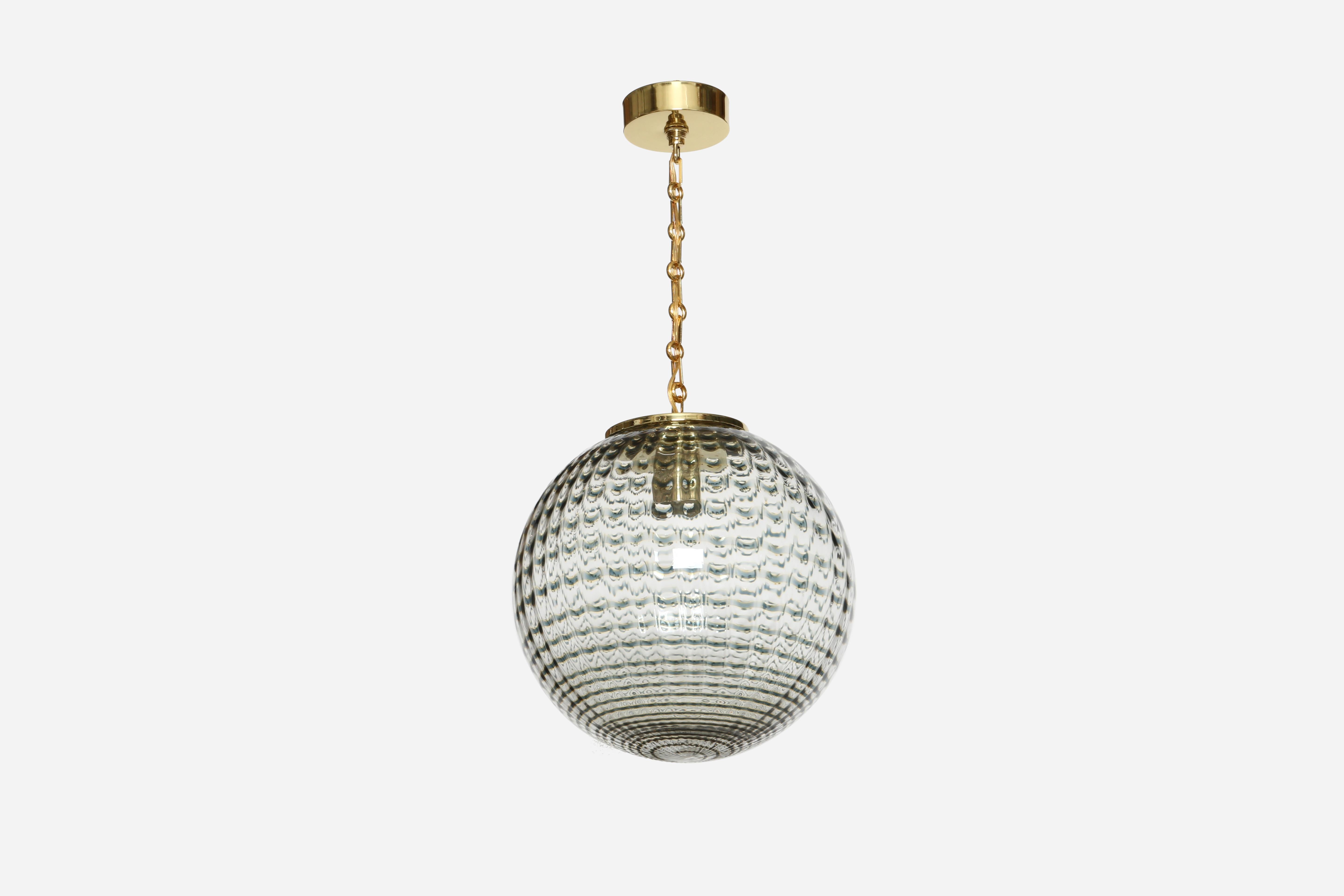 Pendente da soffitto in vetro di Murano di Targetti Sankey
Italia anni '60
Vetro soffiato a mano, ottone.
Rewired for US.
L'altezza complessiva è regolabile. Può essere più breve.

Siamo orgogliosi di riportare gli impianti vintage al loro pieno