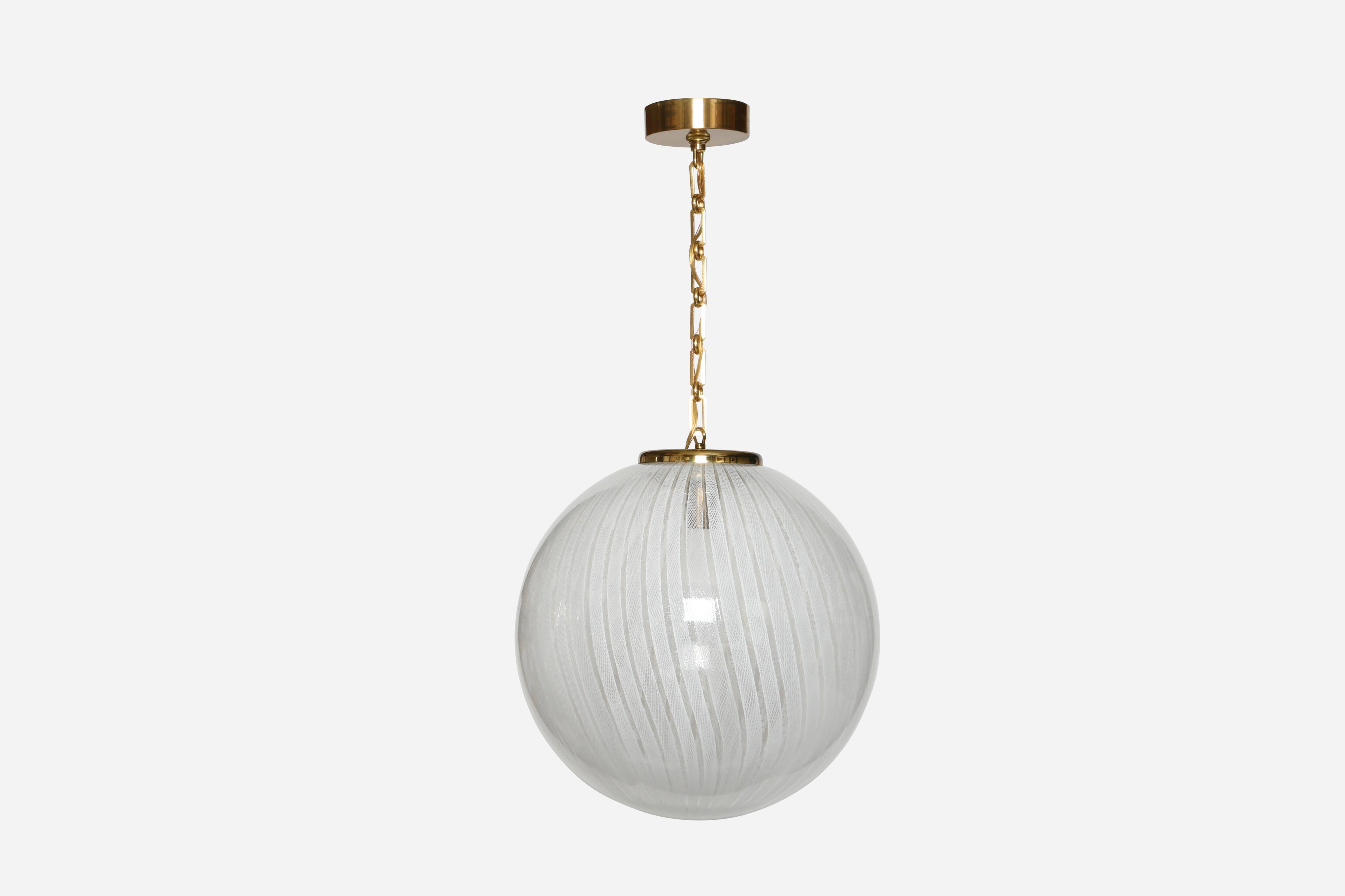 Murano ceiling pendant with zanfirico glass by Venini.
Italy, 1960s.
Rare and absolutely exquisite glass making technique with unusually large size.
Height adjustable.
Rewired for US.
Takes one Edison bulb.
FREE US rewiring upon request.
NO TARIFFS,