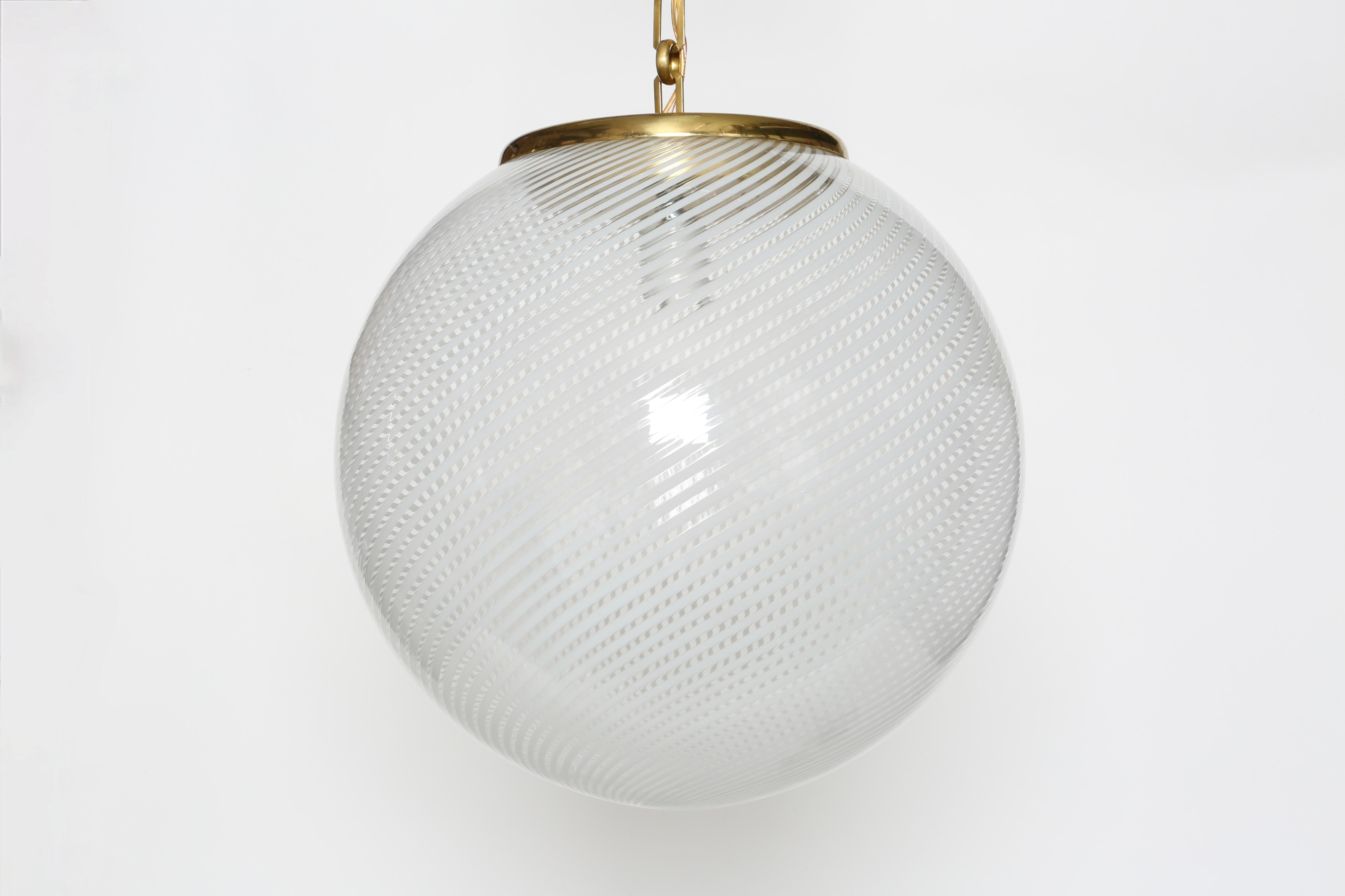 Colgante de techo de cristal de Murano, Italia circa 1960s en venta 7