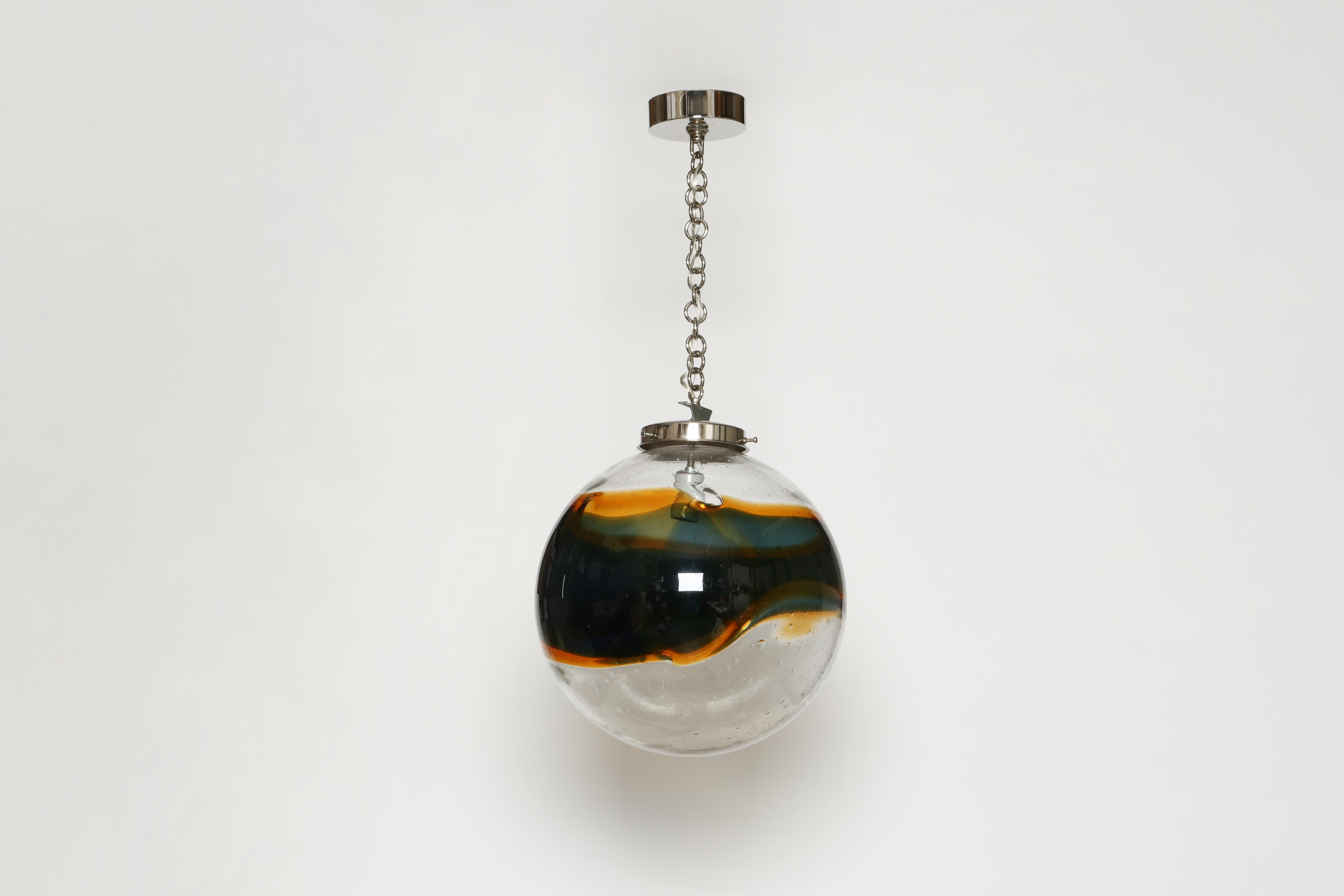 Murano glass ceiling pendant
Italy 1960s
Handblown Murano glass, chrome plated metal.
Rewired for US.
Overall drop is adjustable.
FREE US rewiring.
FREE US Continental shipping.
NO TARIFFS, Duties, or Customs fees on US orders.
We are located in the