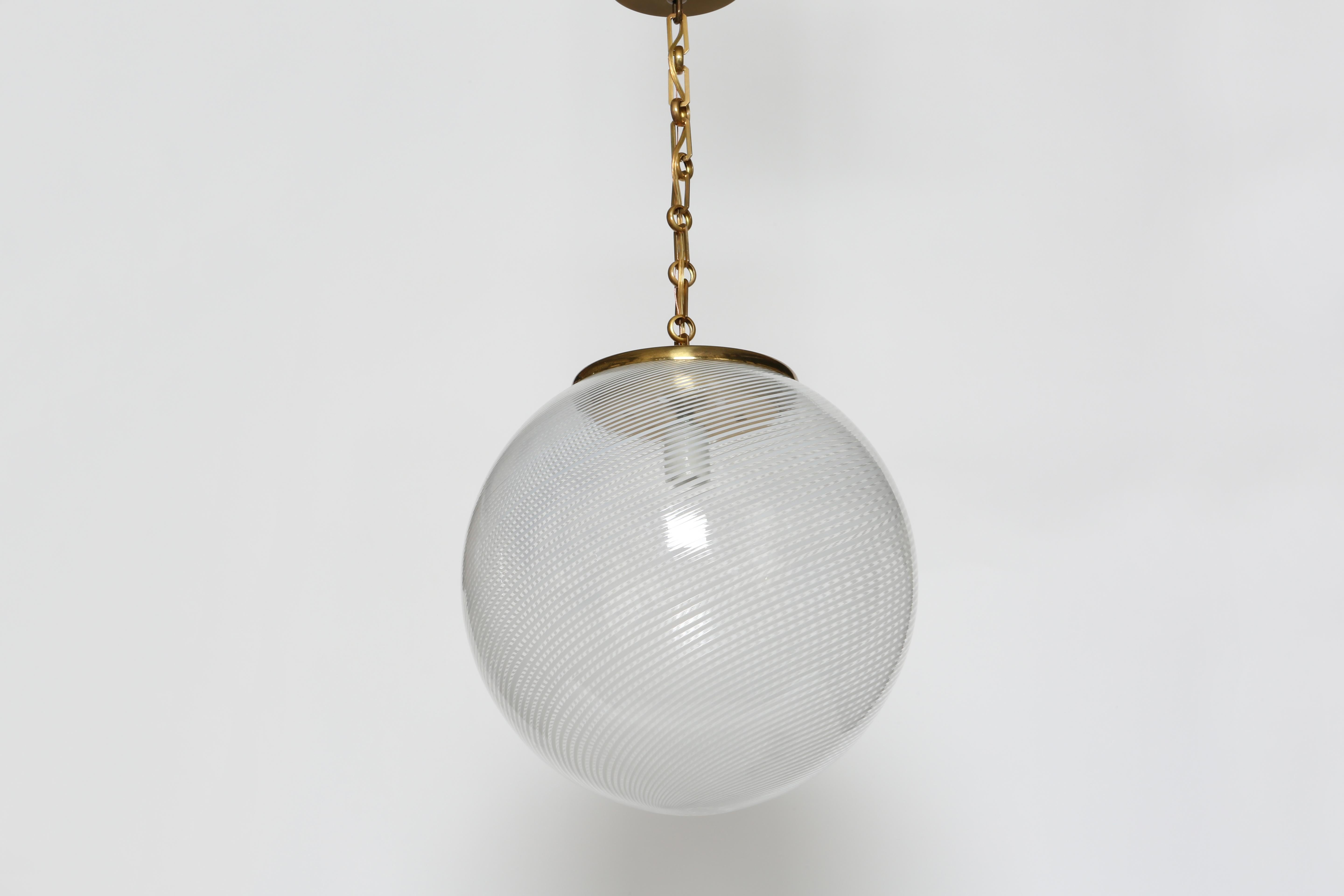 Colgante de techo de cristal de Murano, Italia circa 1960s mediados del siglo XX en venta