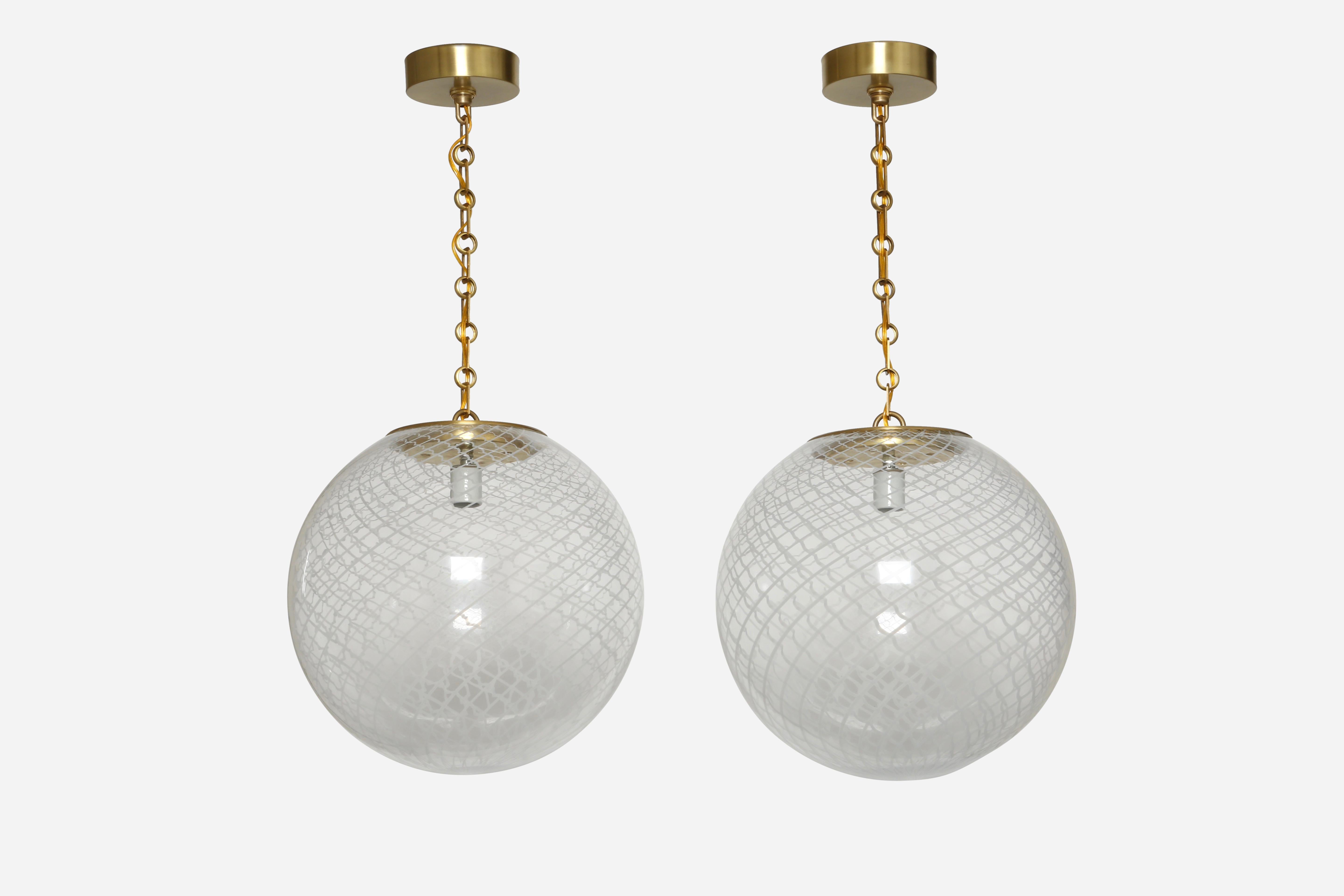 Murano glass ceiling pendants, a pair.
Made in Italy, 2021 exclusively for Illustris.
Murano glass, hand finished brass hardware.
Rewired for US.
Overall drop is adjustable.

We take pride in bringing vintage fixtures to their full glory again.
At