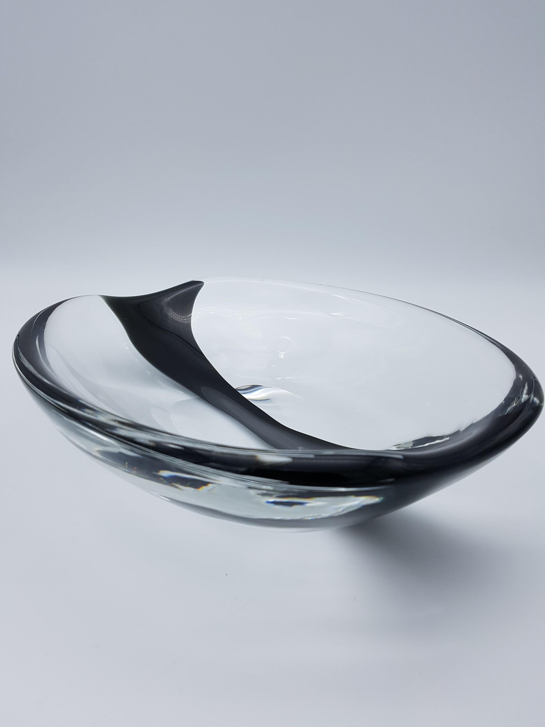 Hand-Crafted Murano Glass Centerpiece, Clear & Black by Cenedese, Design Antonio Daros, 1960s For Sale
