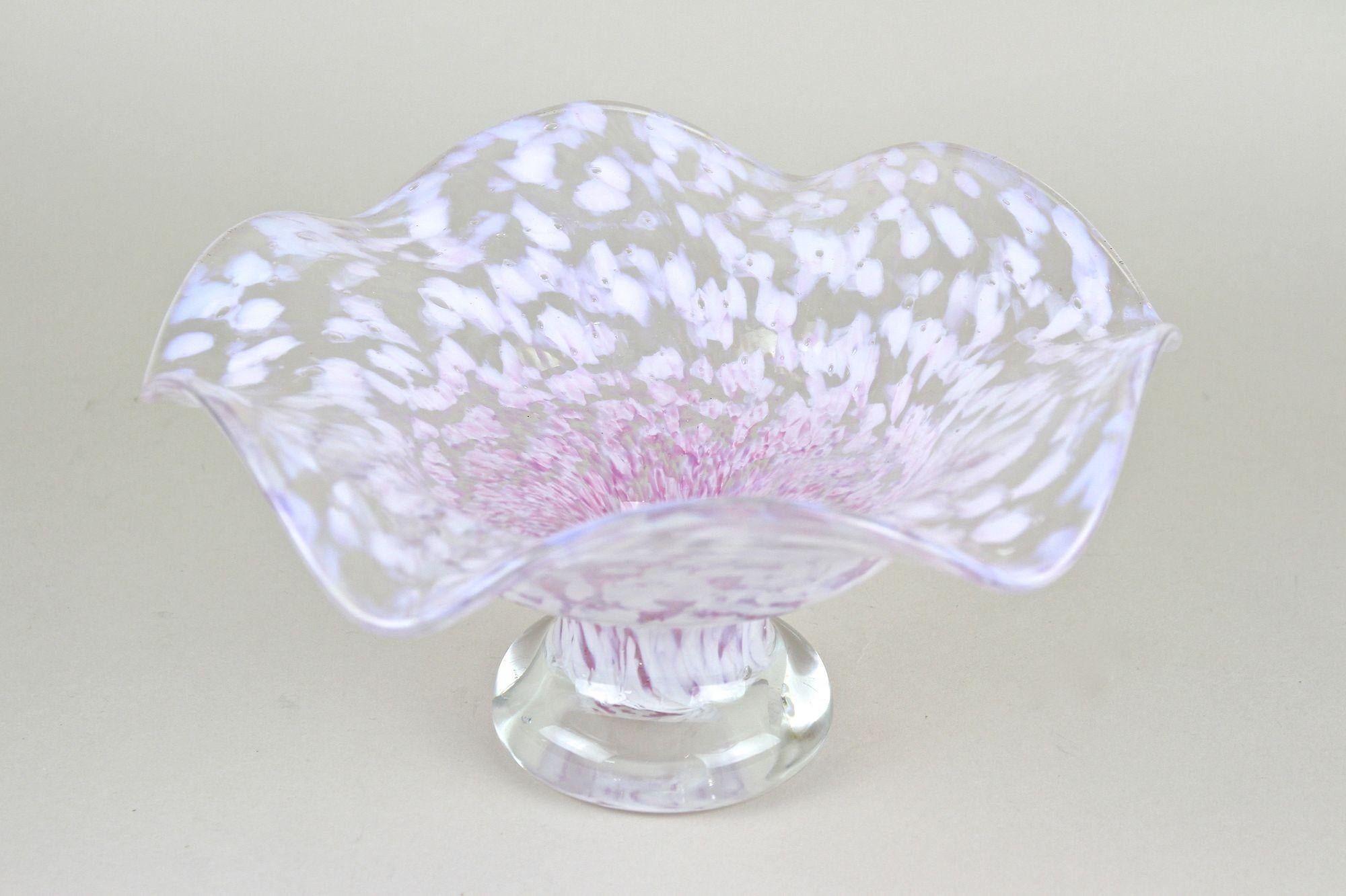 Murano Glass Centerpiece/ Glass Bowl, Late Mid Century, Italy ca. 1960/70 For Sale 3