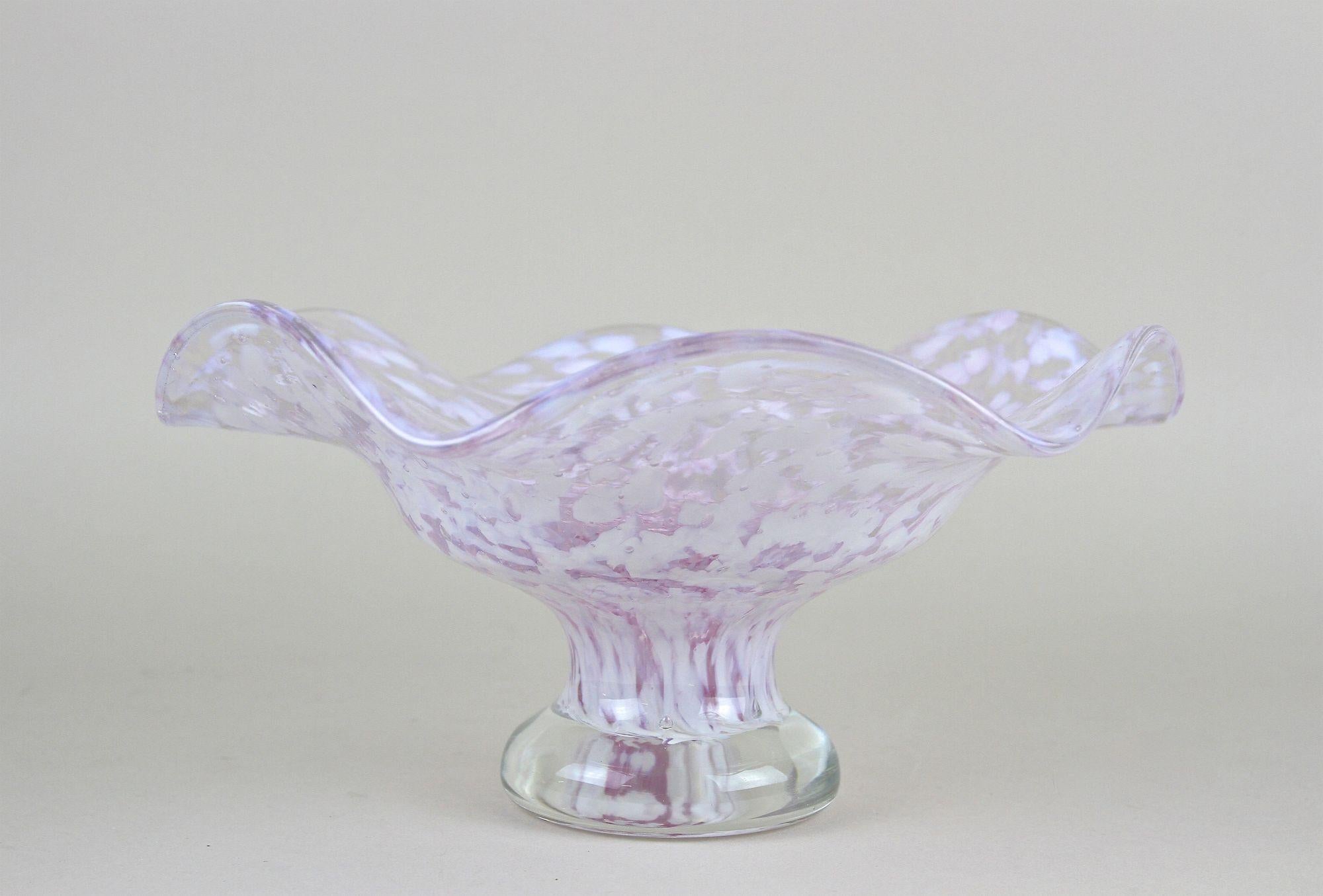 Murano Glass Centerpiece/ Glass Bowl, Late Mid Century, Italy ca. 1960/70 For Sale 5