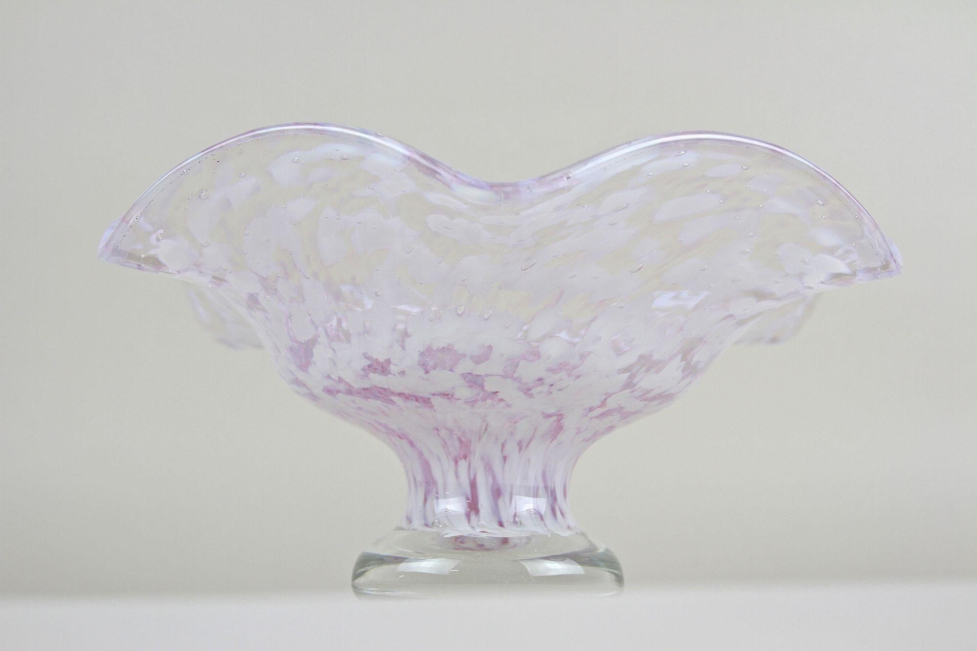 Murano Glass Centerpiece/ Glass Bowl, Late Mid Century, Italy ca. 1960/70 For Sale 6