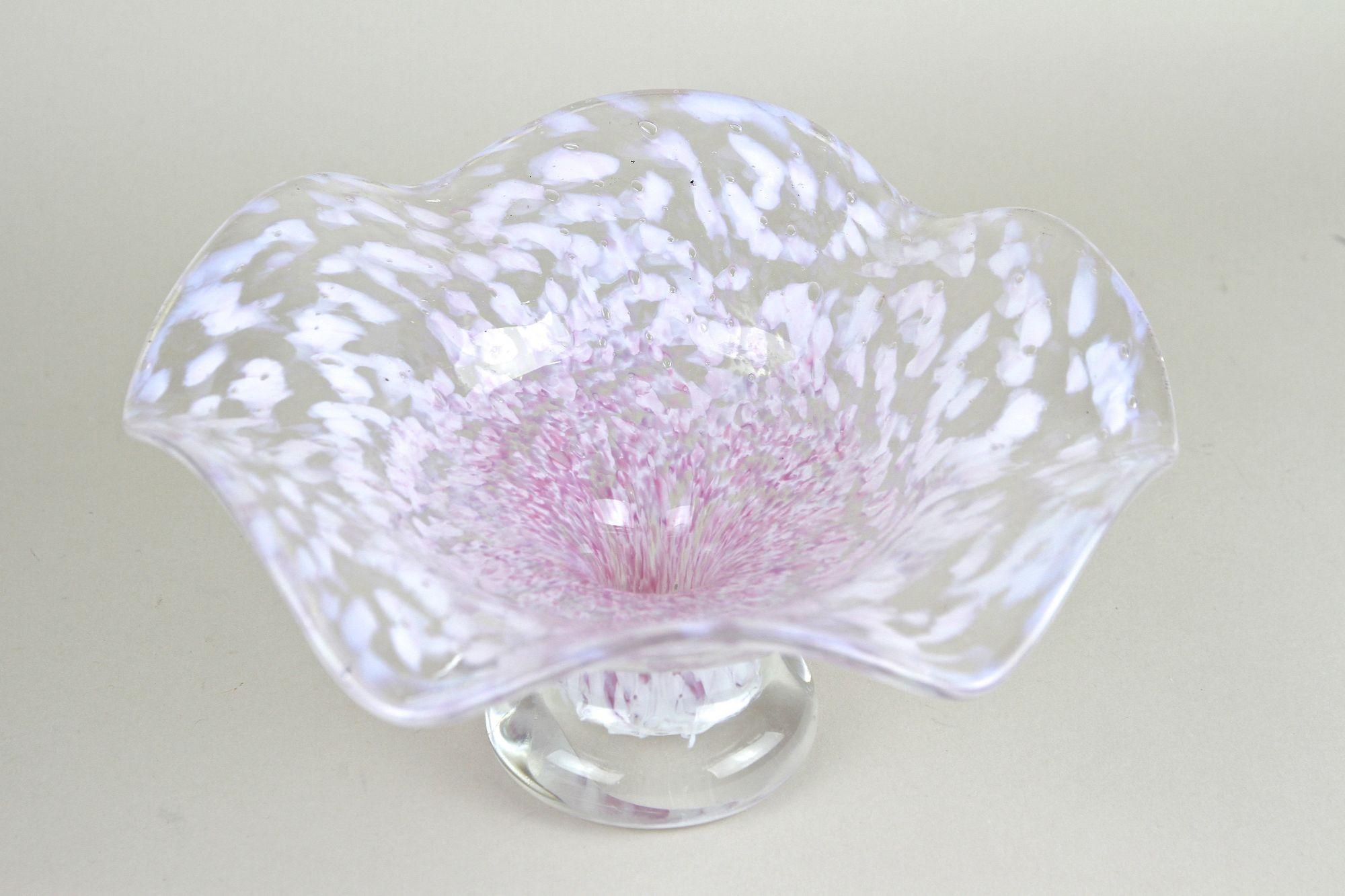 Mid-Century Modern Murano Glass Centerpiece/ Glass Bowl, Late Mid Century, Italy ca. 1960/70 For Sale