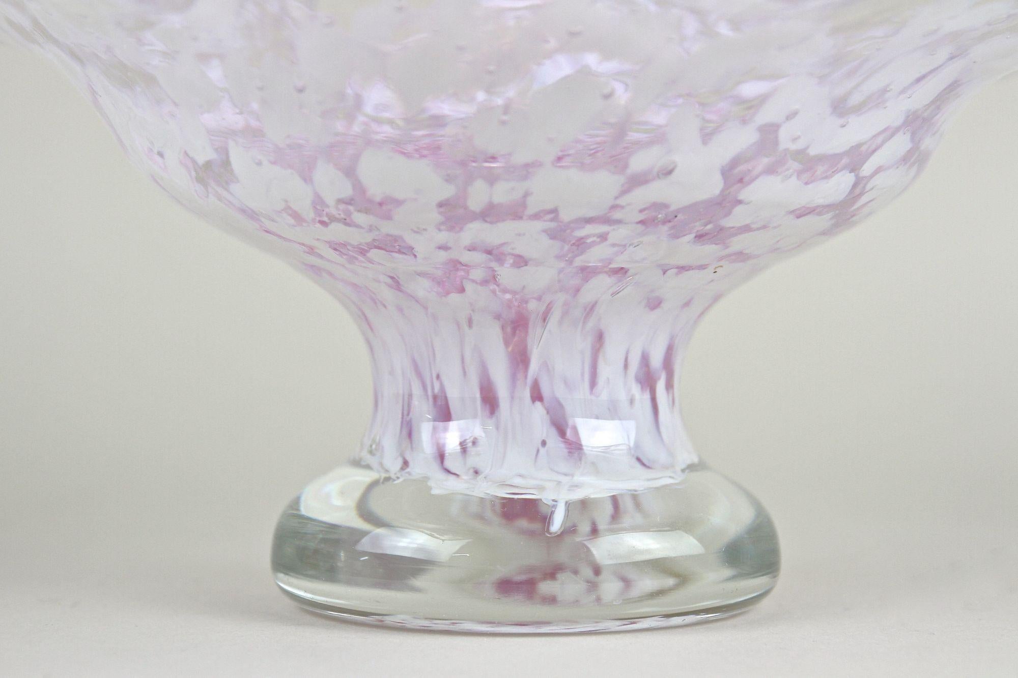 Hand-Crafted Murano Glass Centerpiece/ Glass Bowl, Late Mid Century, Italy ca. 1960/70 For Sale