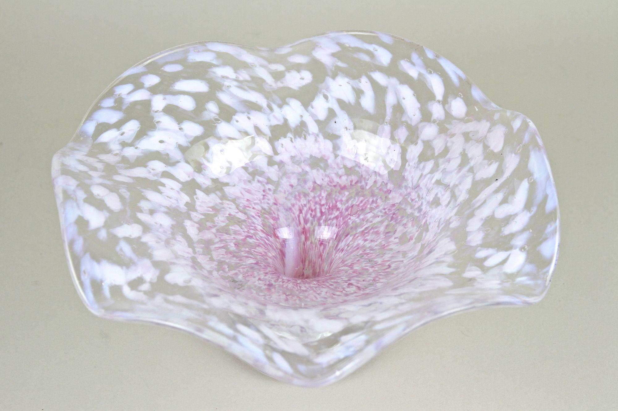 Murano Glass Centerpiece/ Glass Bowl, Late Mid Century, Italy ca. 1960/70 In Good Condition For Sale In Lichtenberg, AT