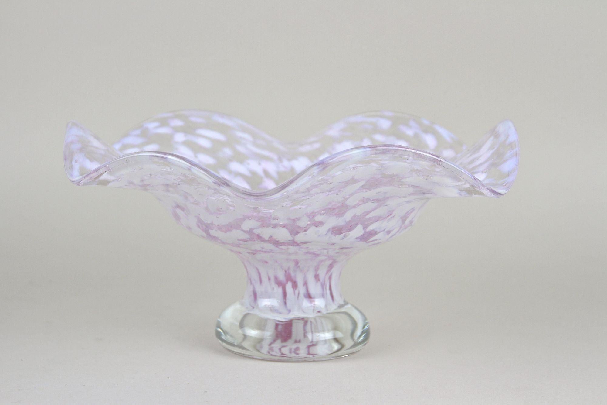 20th Century Murano Glass Centerpiece/ Glass Bowl, Late Mid Century, Italy ca. 1960/70 For Sale
