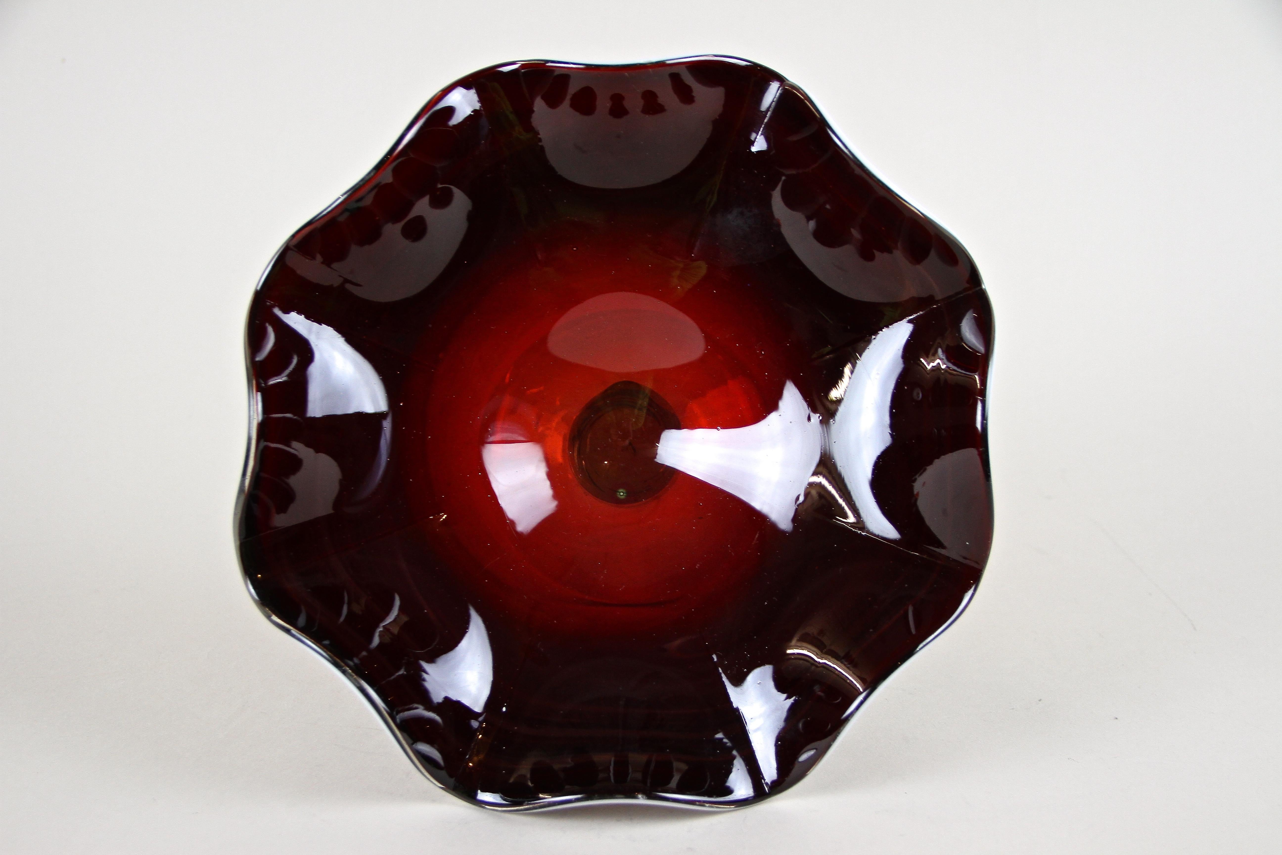 Murano Glass Centerpiece with Dark Red Bowl, Italy, circa 1970 For Sale 5