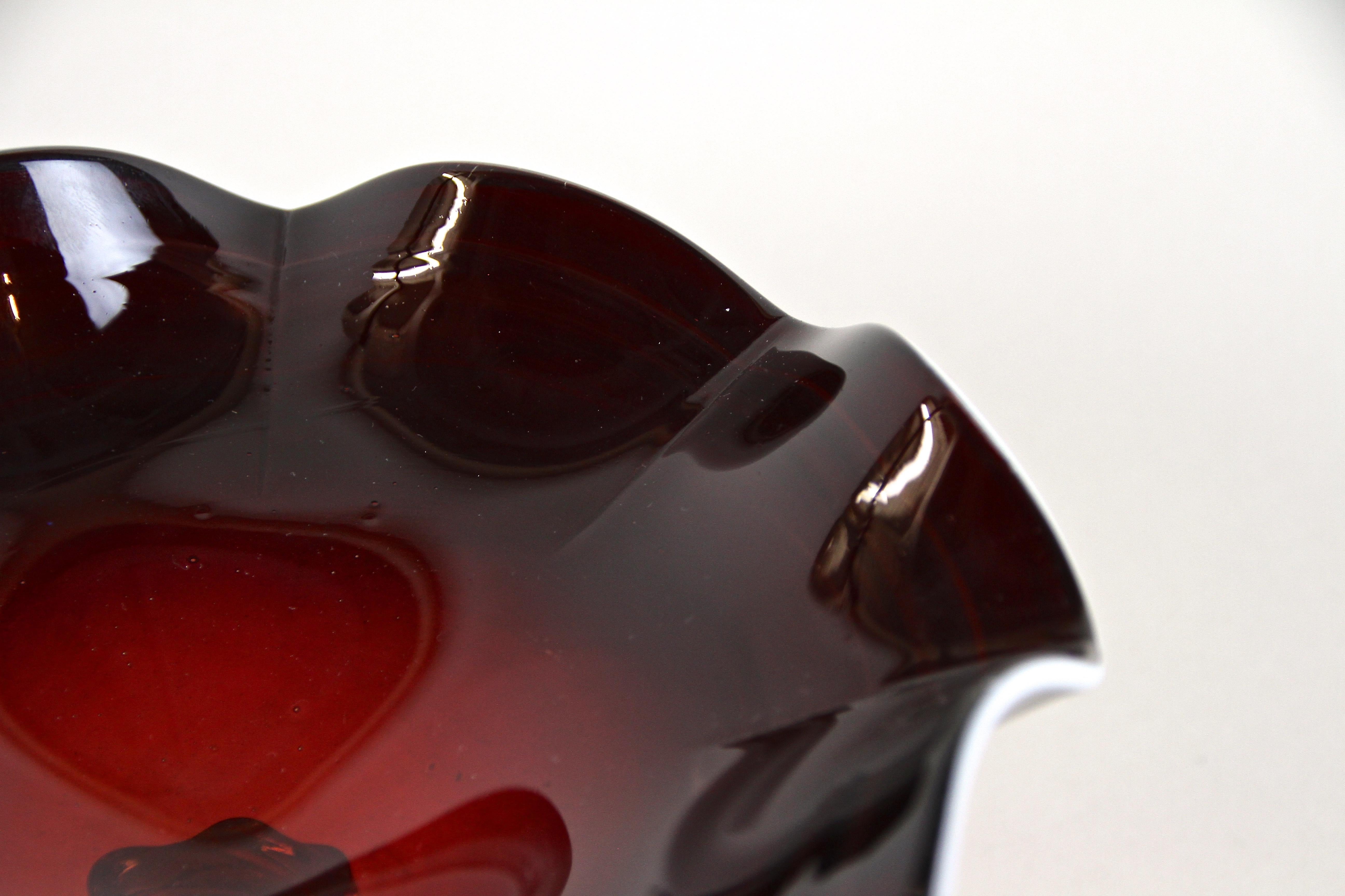 Murano Glass Centerpiece with Dark Red Bowl, Italy, circa 1970 For Sale 10