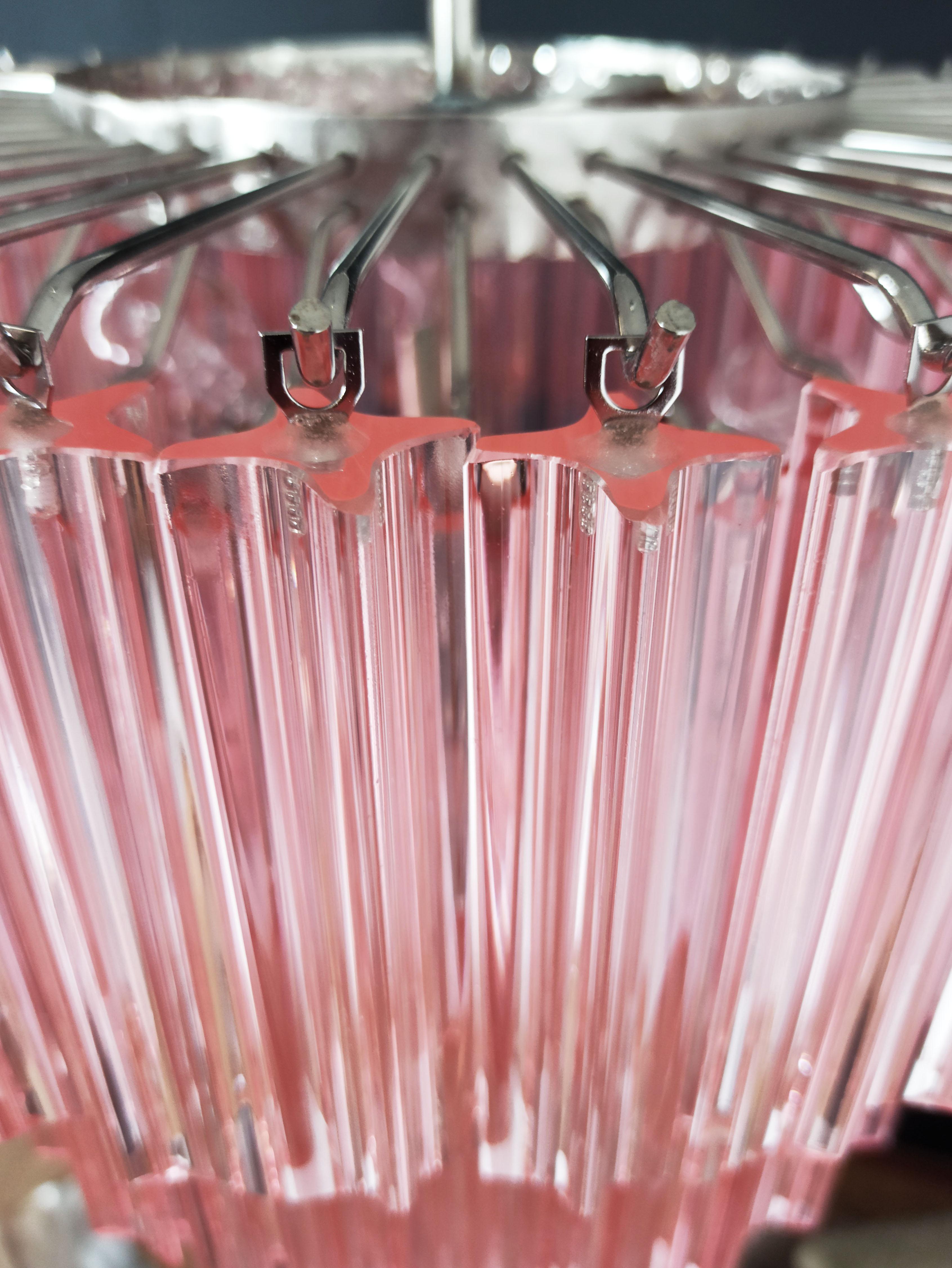 Lampadario in vetro di Murano, 112 Quadriedri rosa in vendita 3
