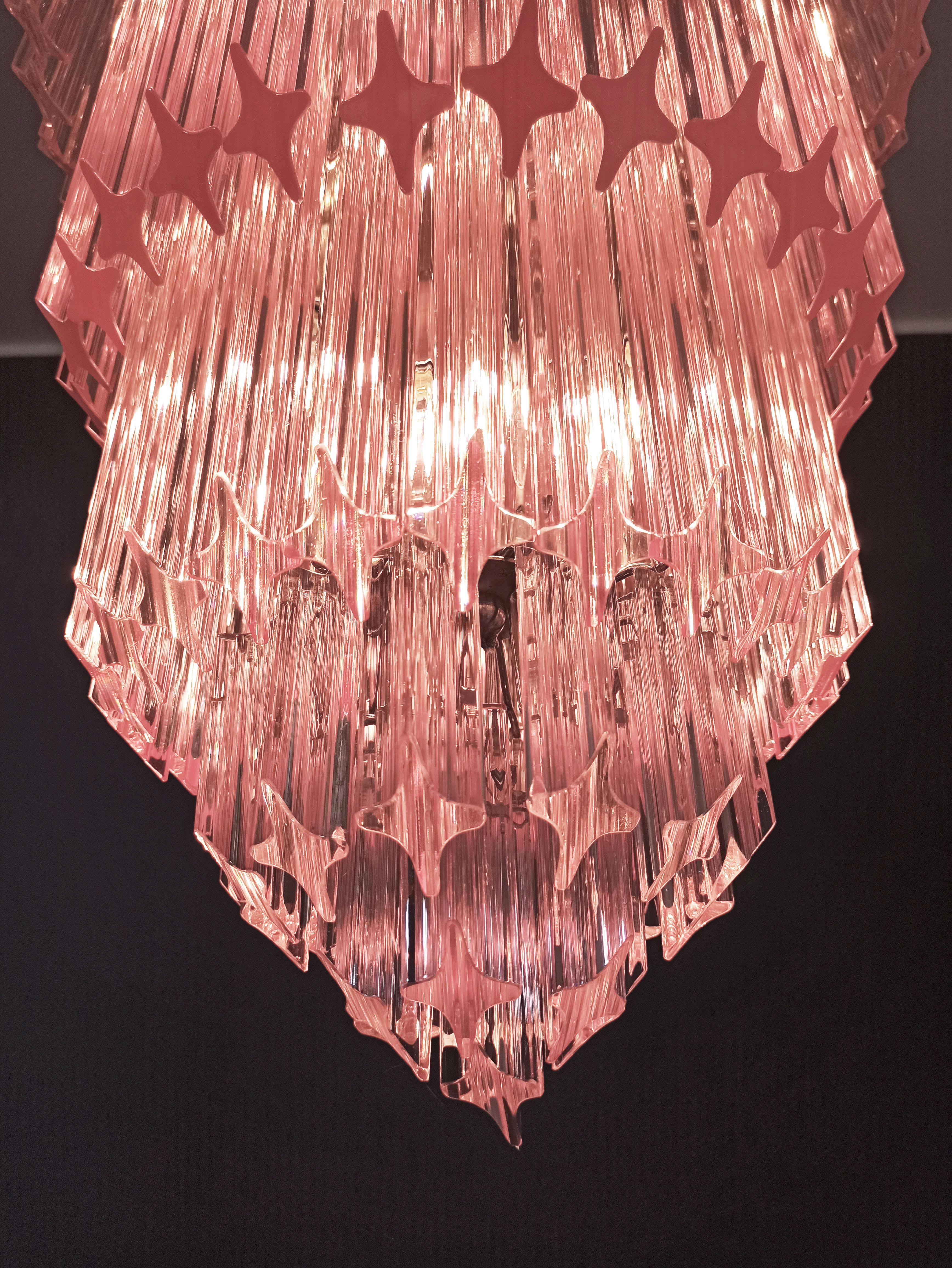 Lampadario in vetro di Murano, 112 Quadriedri rosa in vendita 4