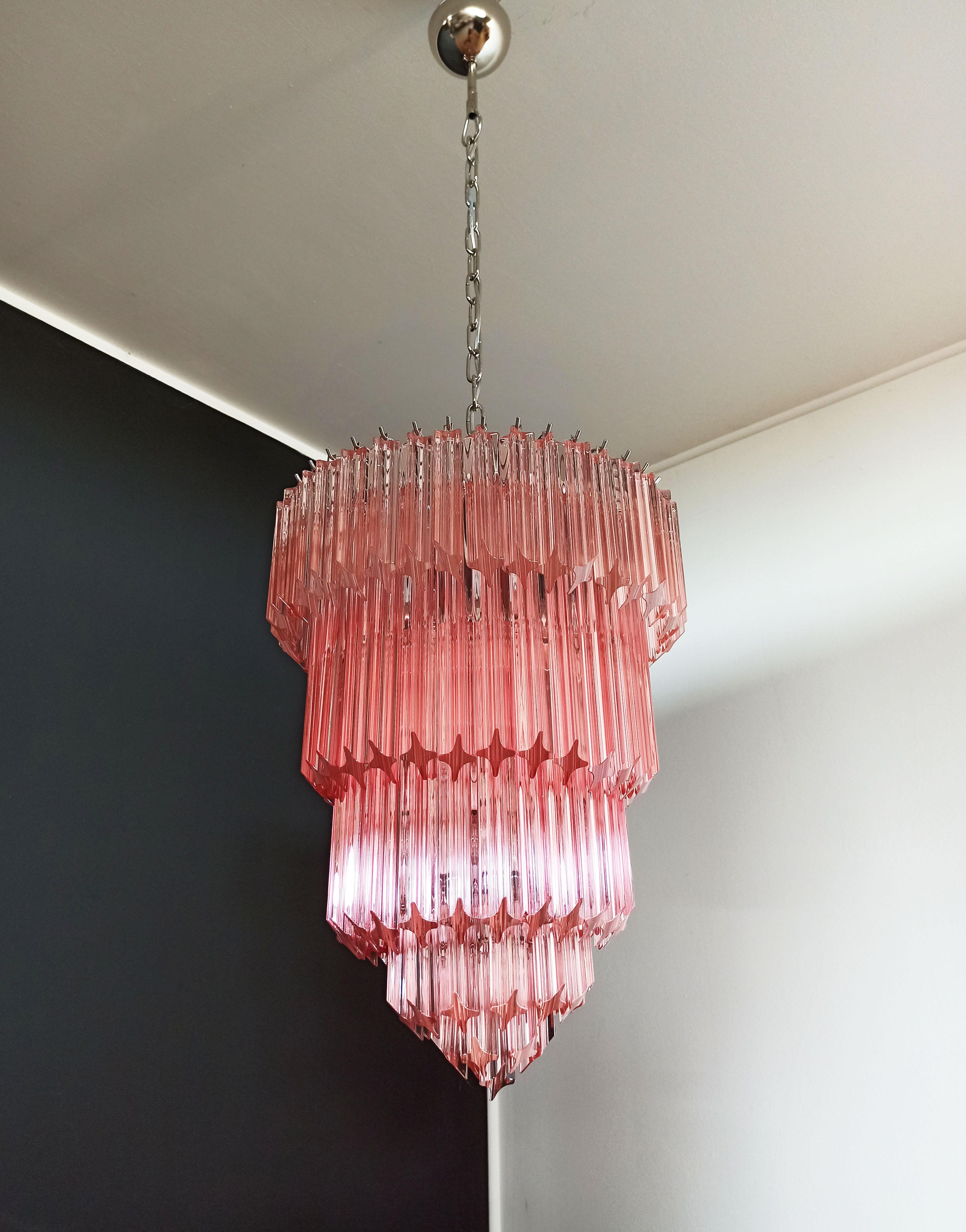 Lampadario in vetro di Murano, 112 Quadriedri rosa in vendita 2
