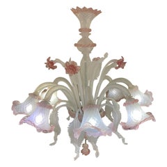 Lampadario in vetro di Murano a 8 bracci, fiori e foglie in vetro rosa, 1960 circa