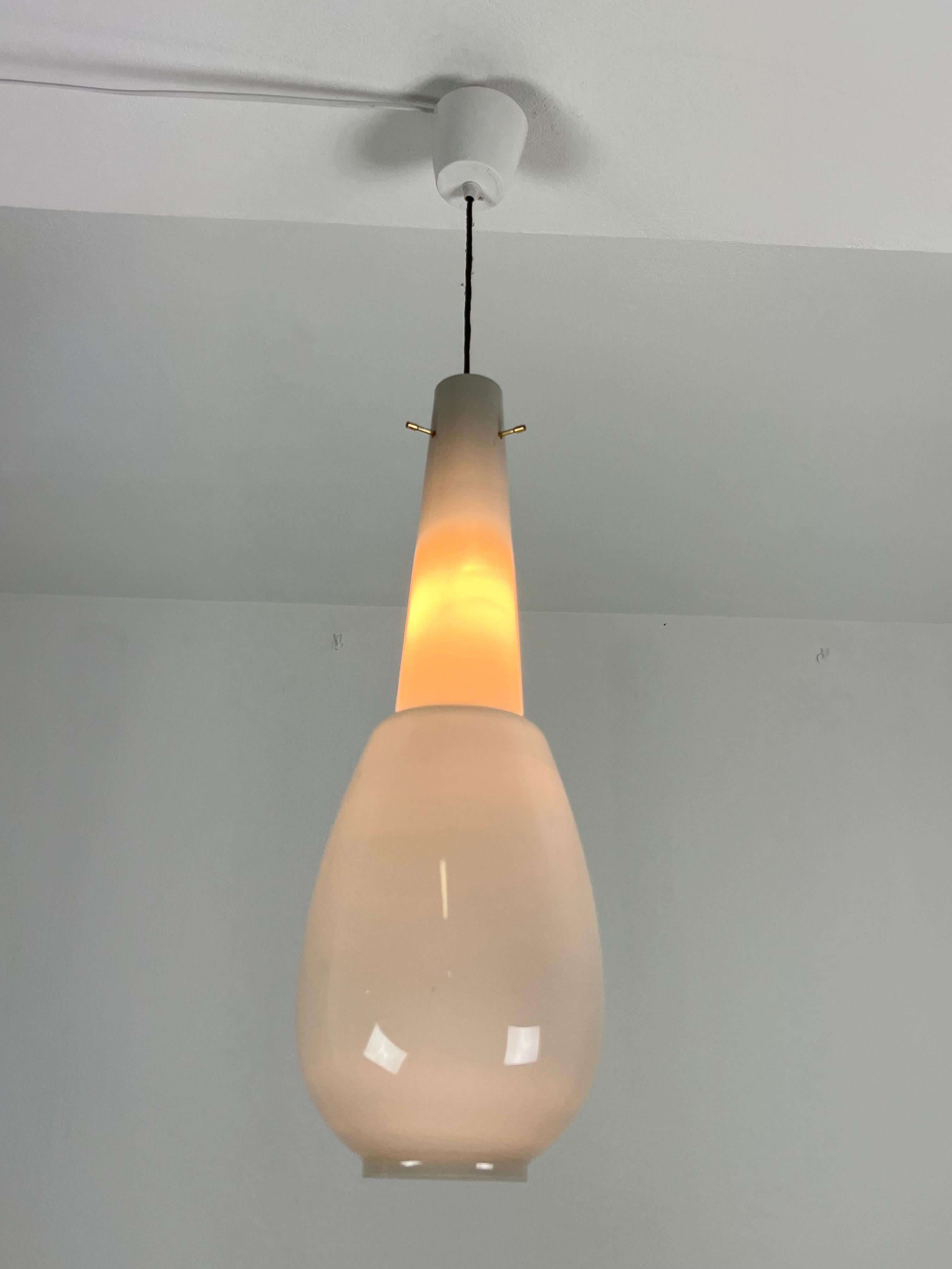 Murano Glass Chandelier attributed to Vistosi, Brass Elements, 1970s In Good Condition For Sale In Palermo, IT