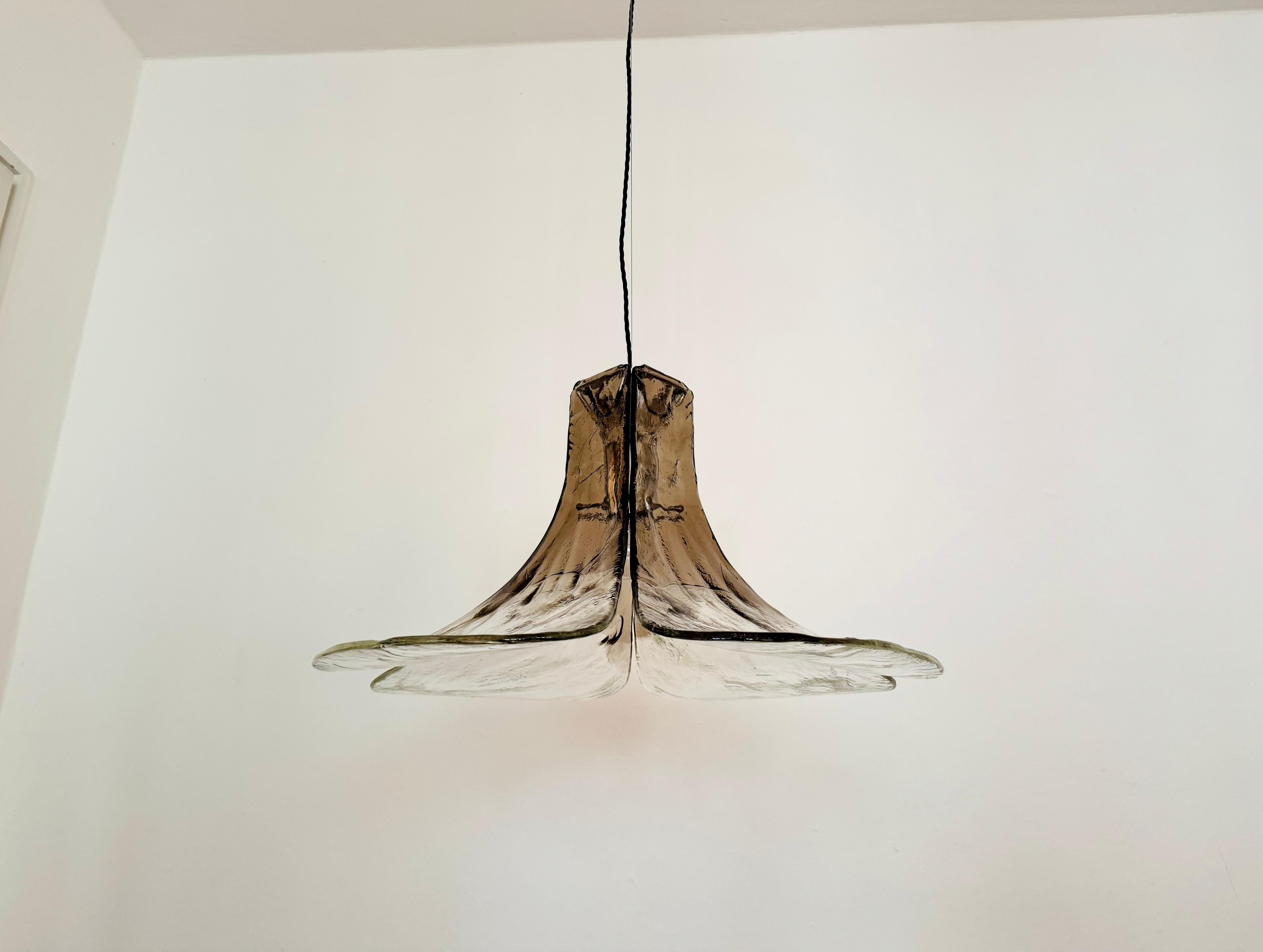 Very beautiful and large Murano glass ceiling lamp from the 1960s.
The lamp is very elegant.
The structure of the glasses creates a very sparkling light.
Fantastic design and an asset to any home.

Manufacturer: Mazzega
Design: Carlo
