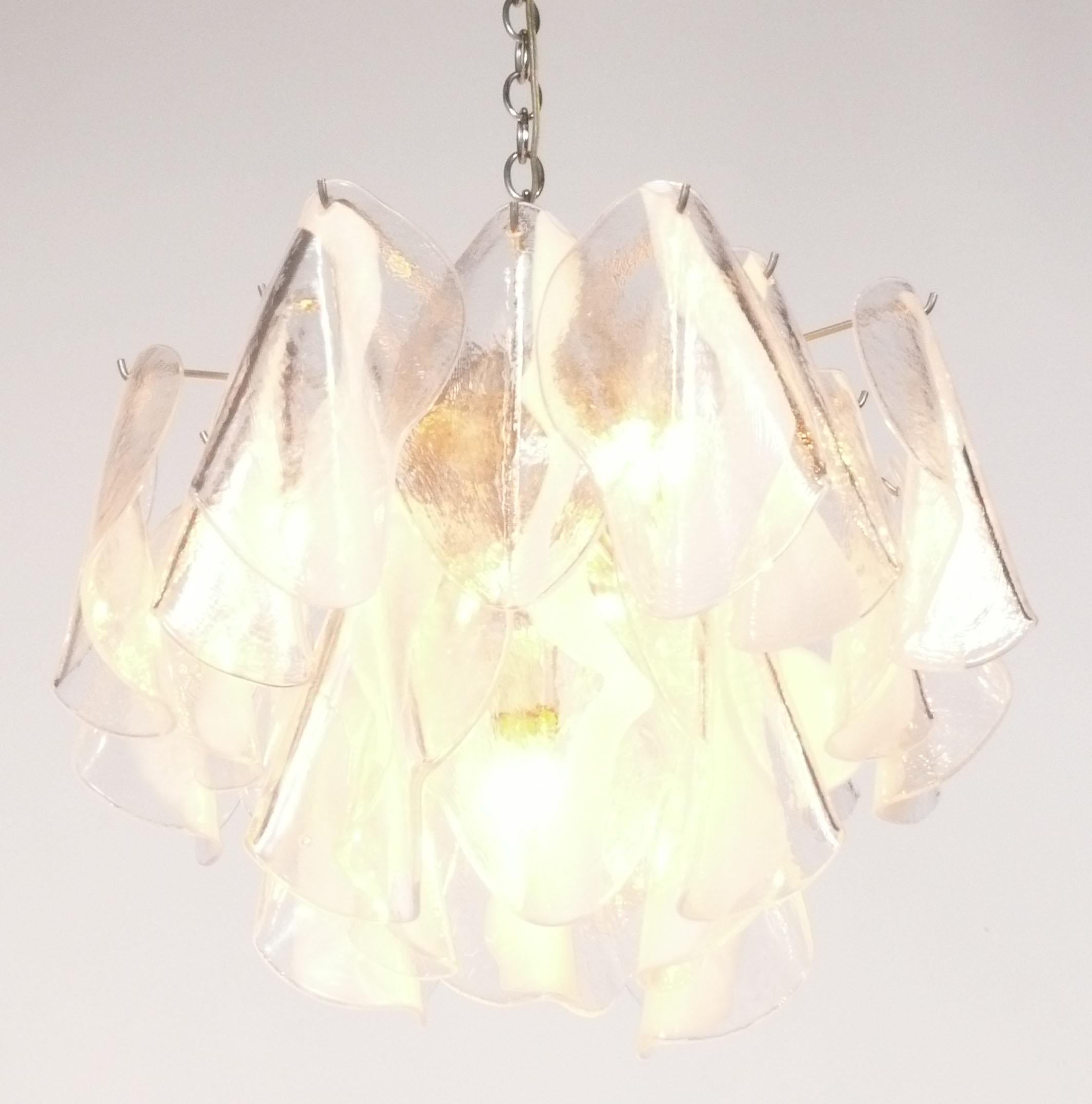 Kronleuchter aus Murano-Glas von Mazzega in Weiß und Klarglas Rewired (Moderne der Mitte des Jahrhunderts) im Angebot