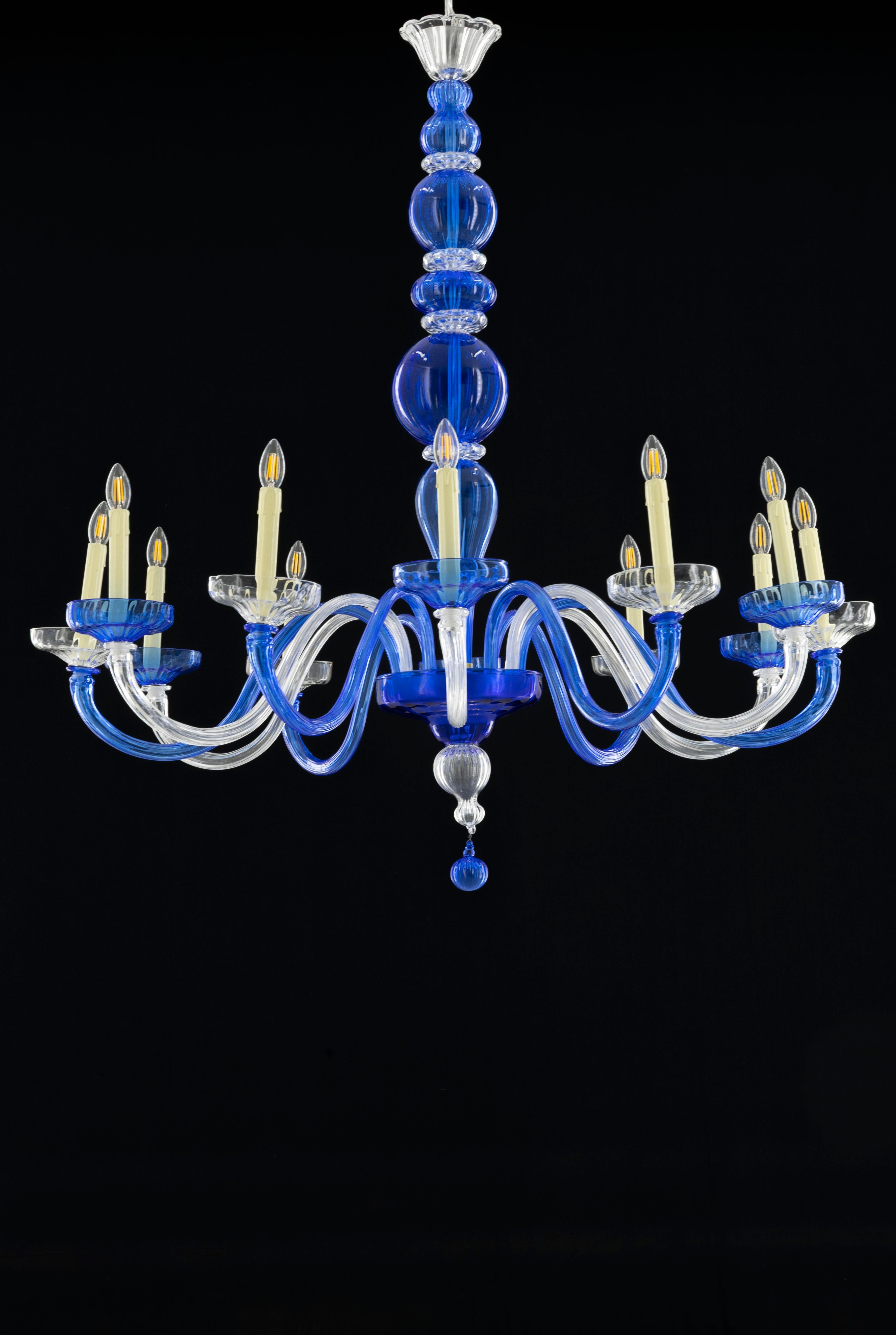 Vetro Lampadario in vetro di Murano cobalto e cristallo, design a candeliere modellato a mano 21st in vendita