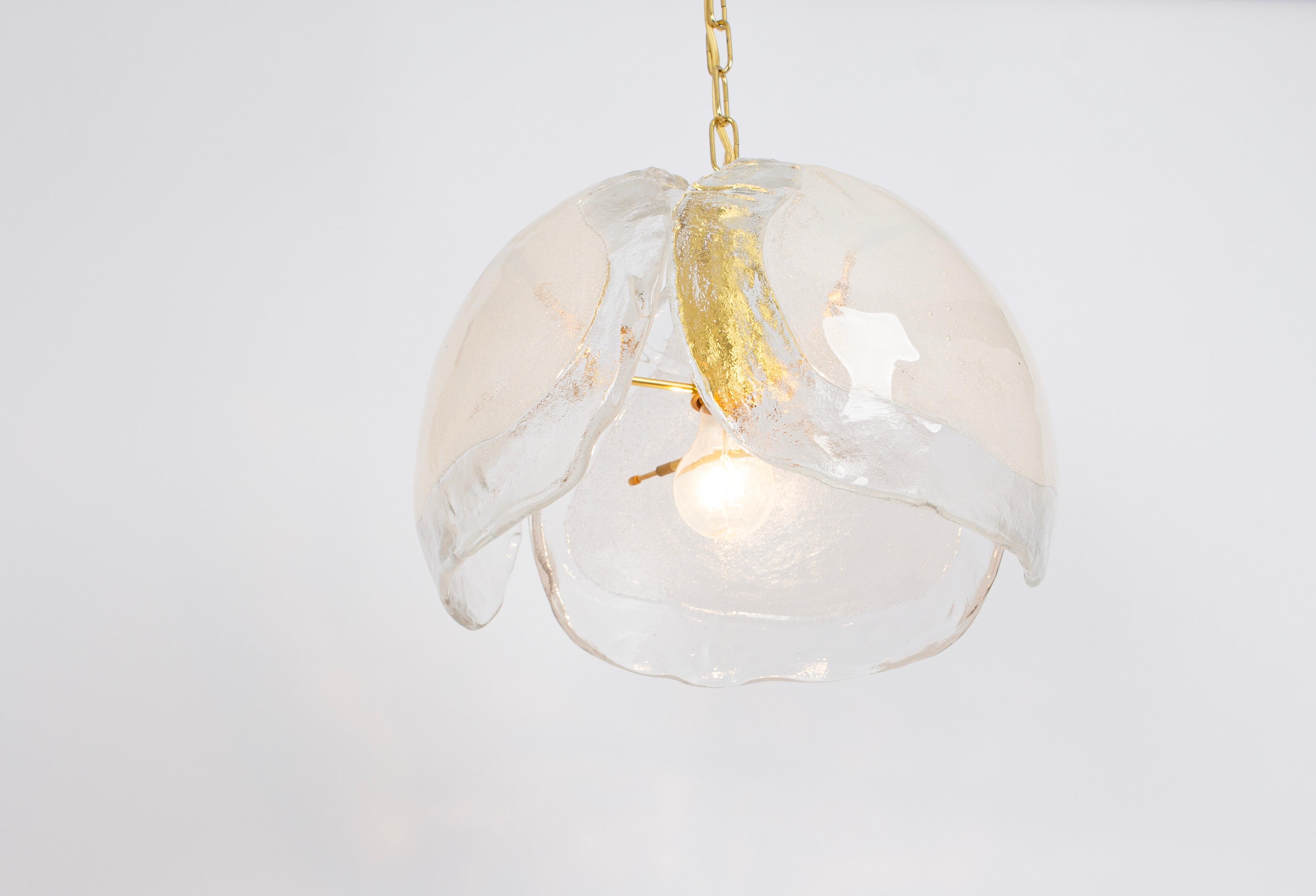 Milieu du XXe siècle 1 des 2 lustres en verre de Murano conçus par Kaiser, Allemagne, années 1960 en vente