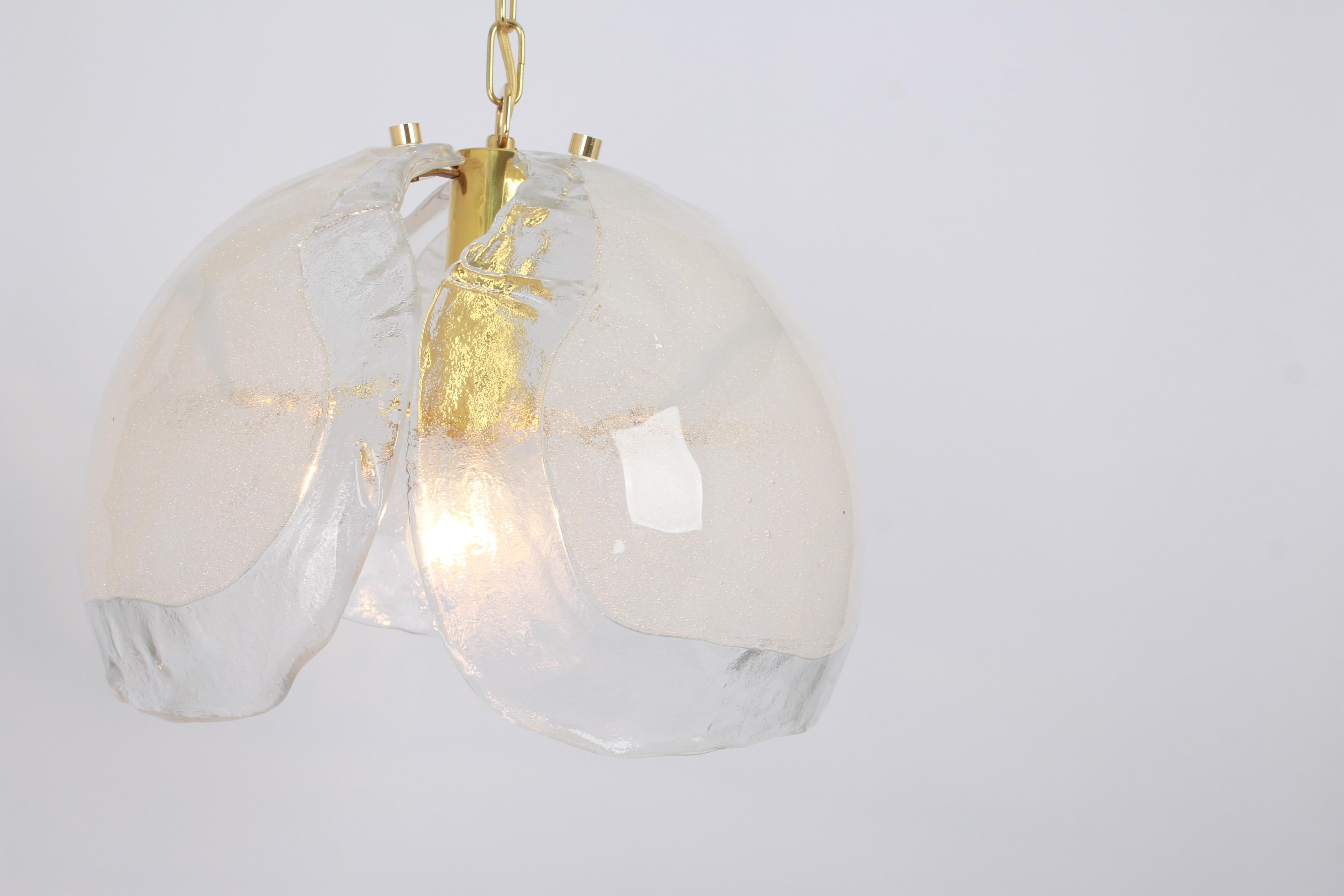 Laiton 1 des 2 lustres en verre de Murano conçus par Kaiser, Allemagne, années 1960 en vente