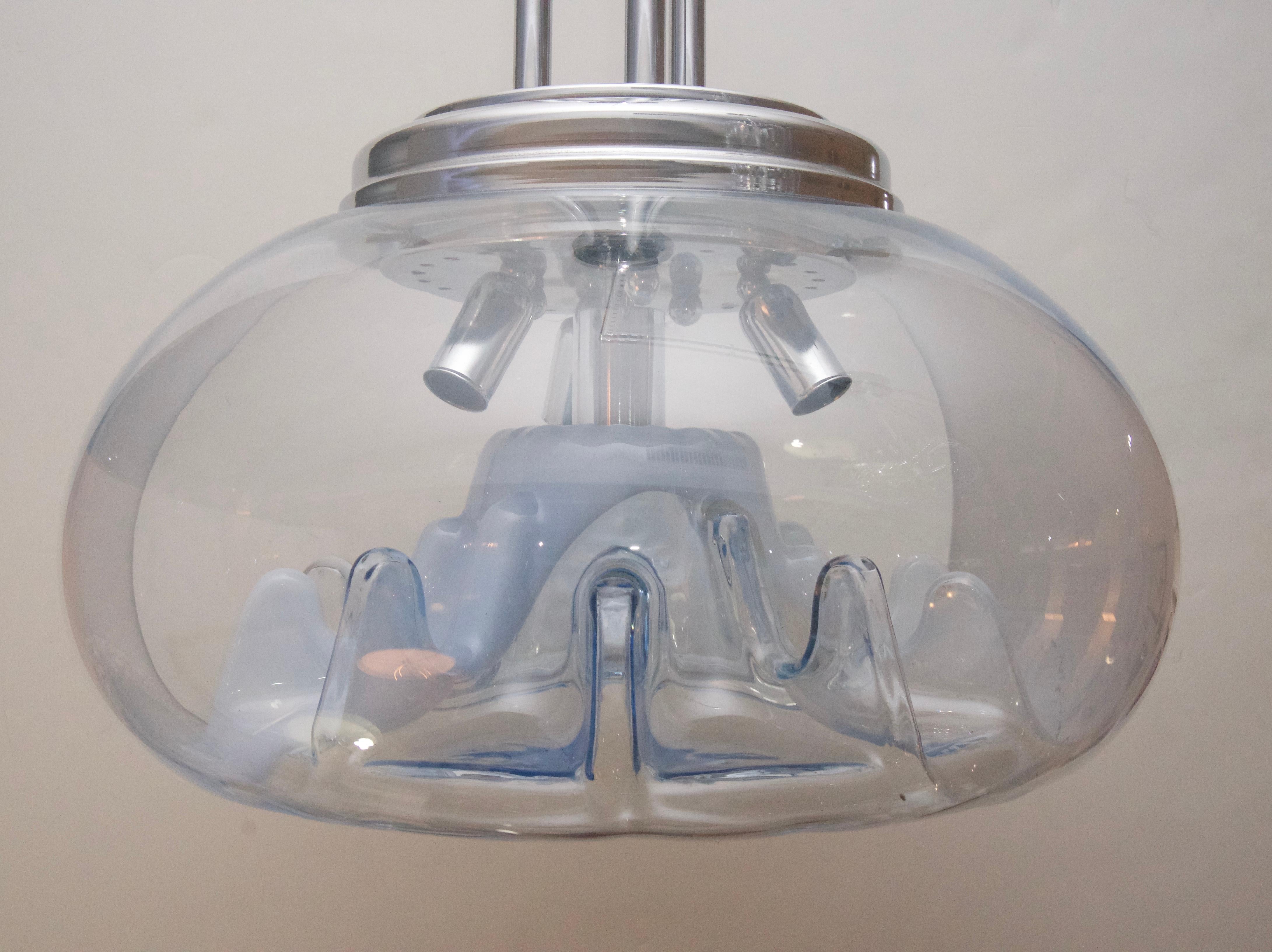 This stylish and chic Mazzega chandelier dates to the 1950s-1960s.

Note: Requires three E14 light bulbs.

