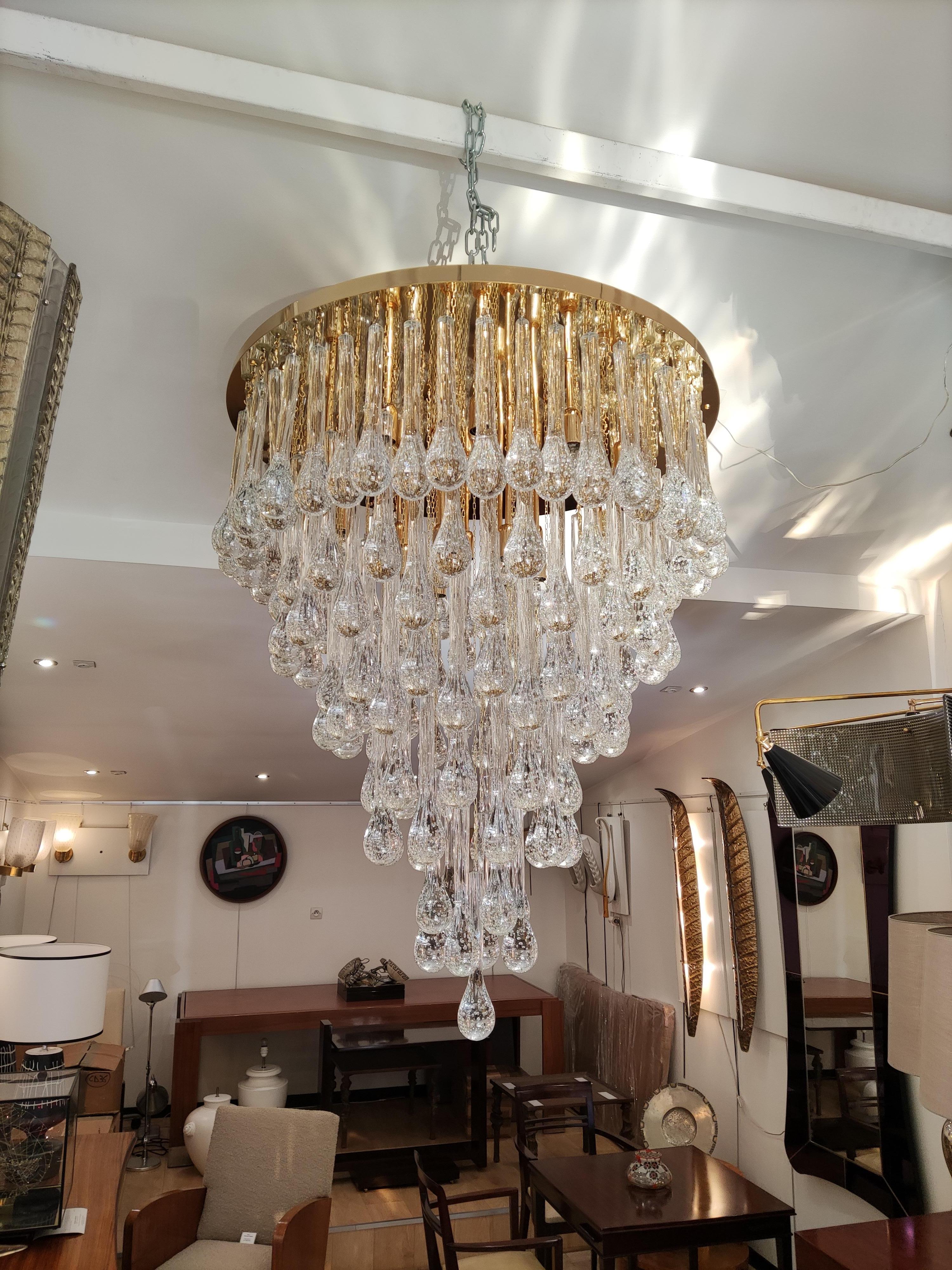 Murano Glass Chandelier Golden Brass and Crystal Drops In Excellent Condition For Sale In Saint-Ouen, FR