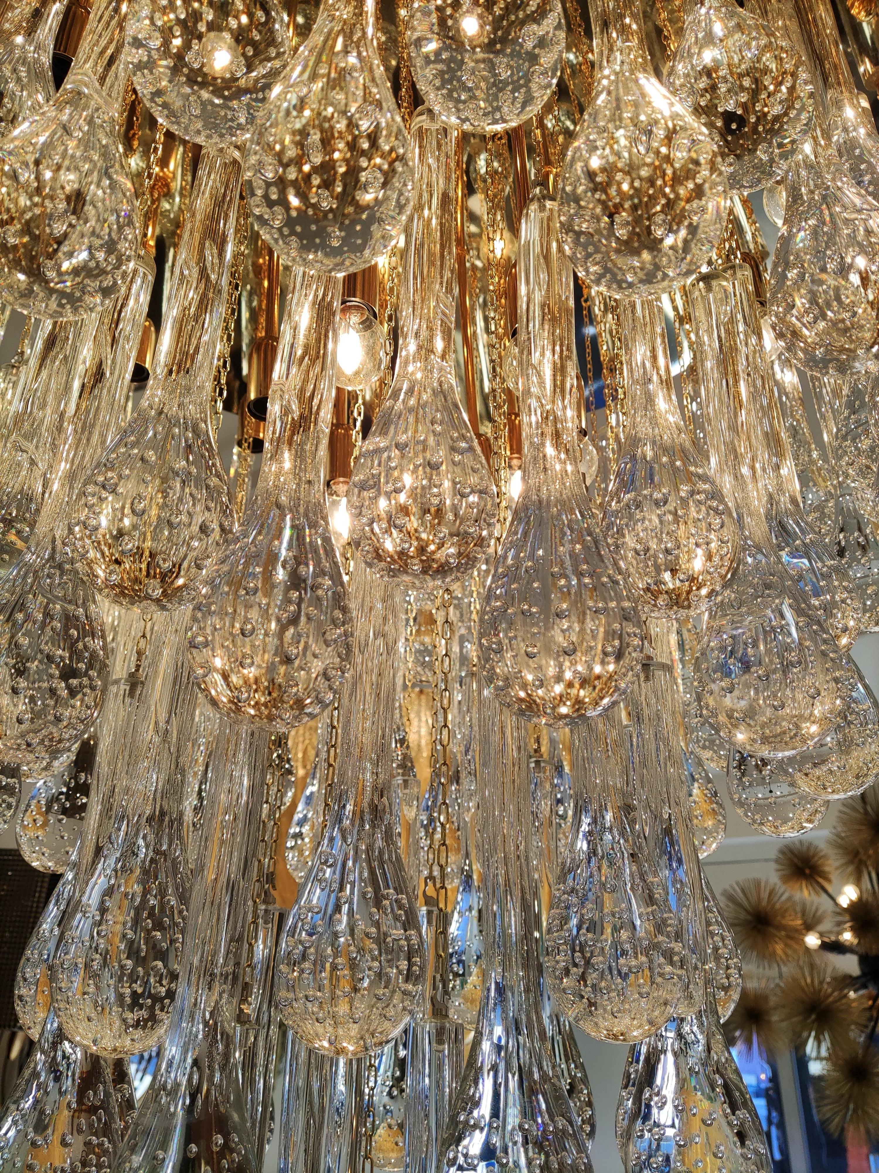 Murano Glas Kronleuchter Goldenes Messing und Kristalltropfen im Angebot 1