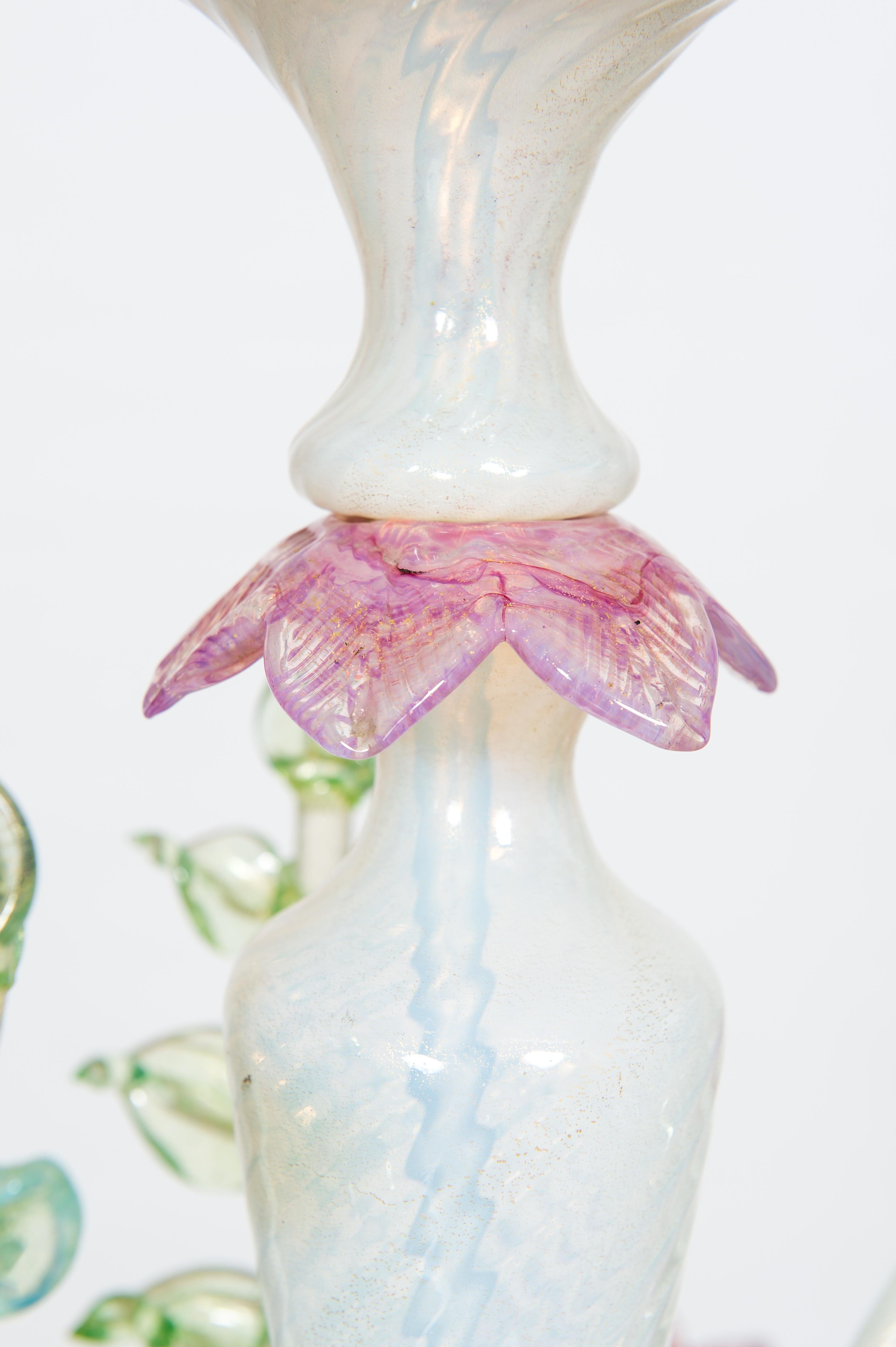 Lustre en verre de Murano en opaline et or, vers 1950 en vente 10