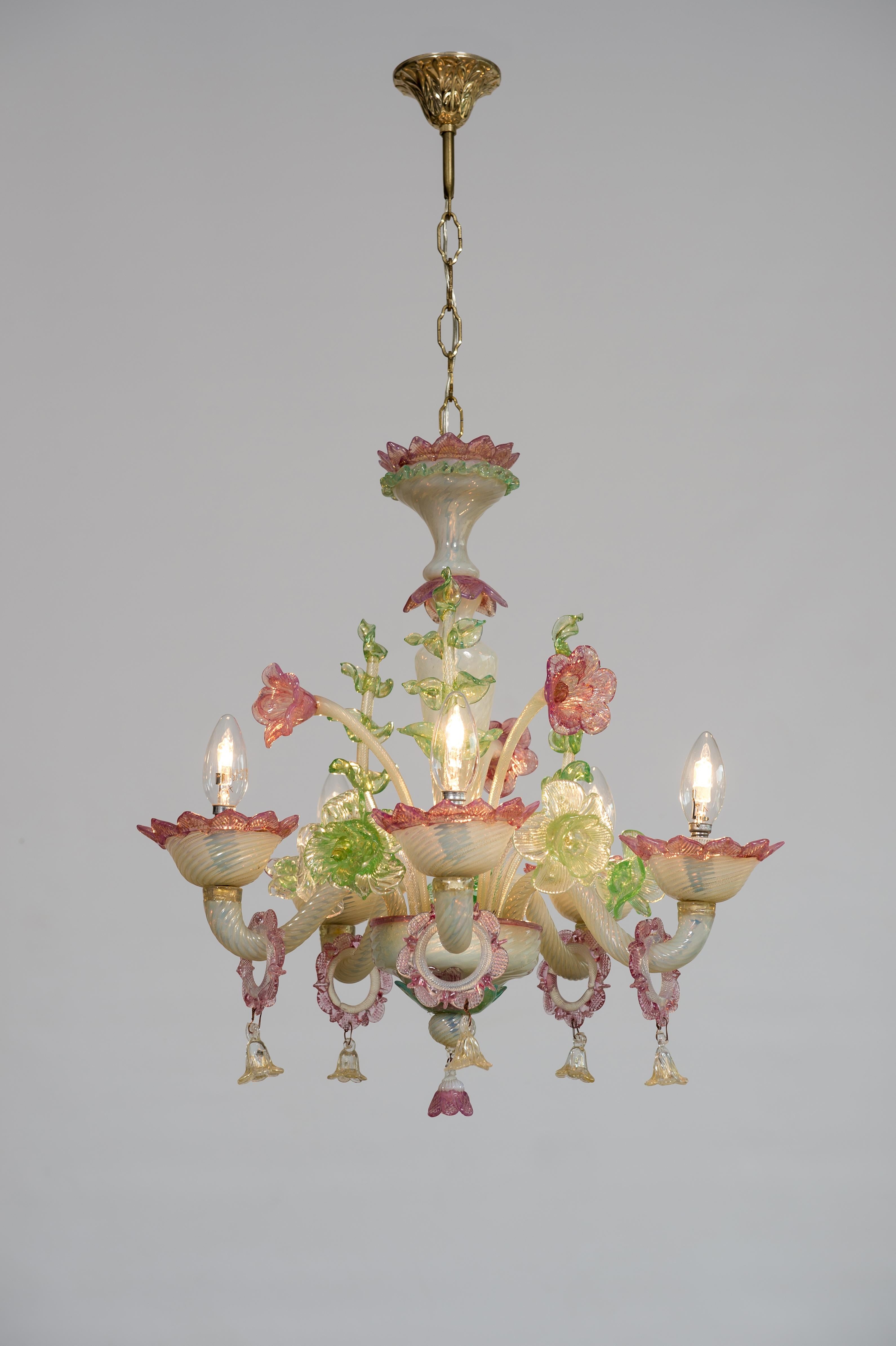 Lustre en verre de Murano en opaline et or, vers 1950 en vente 11