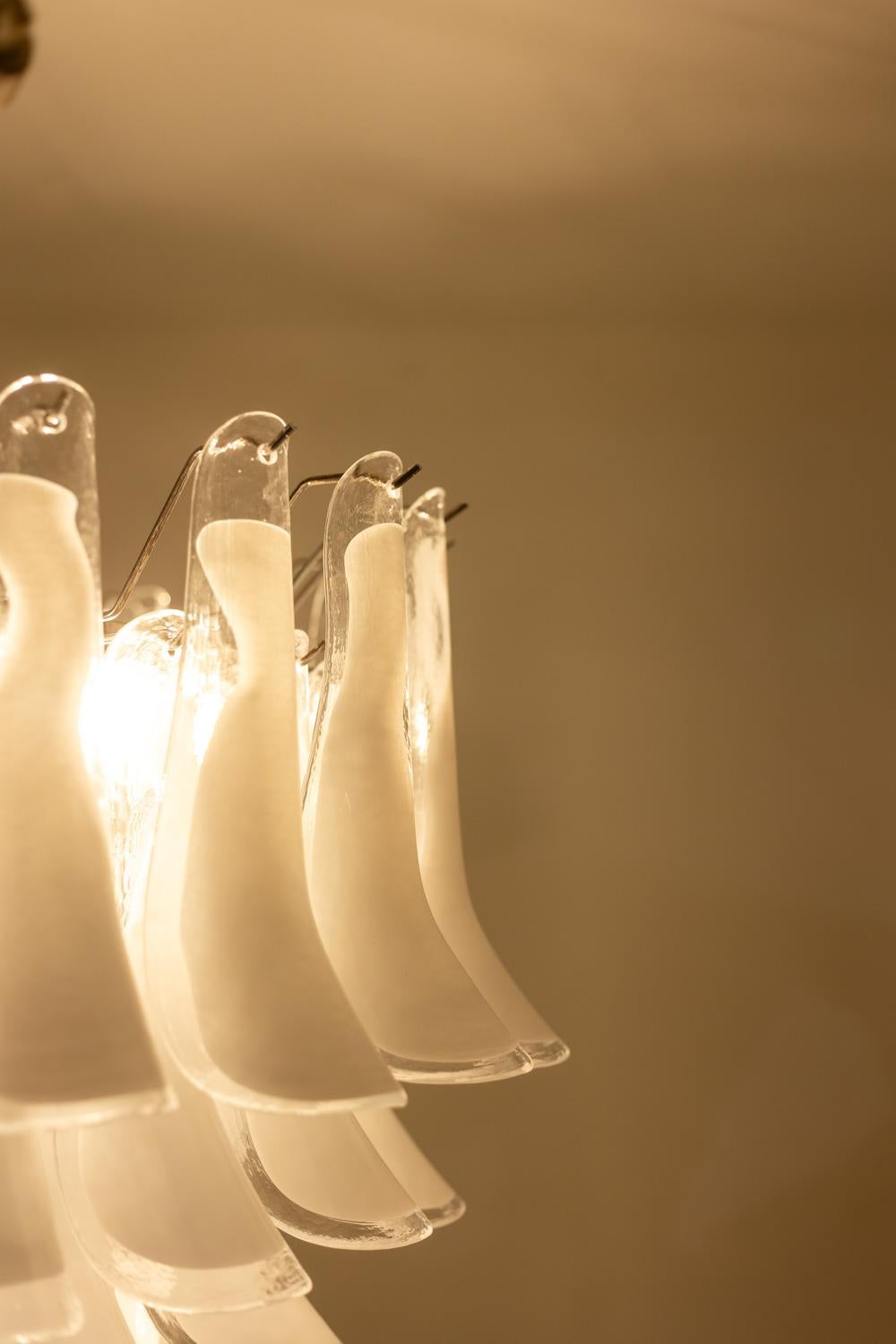 XXIe siècle et contemporain Murano glass chandelier in white and translucent glass. Contemporary en vente