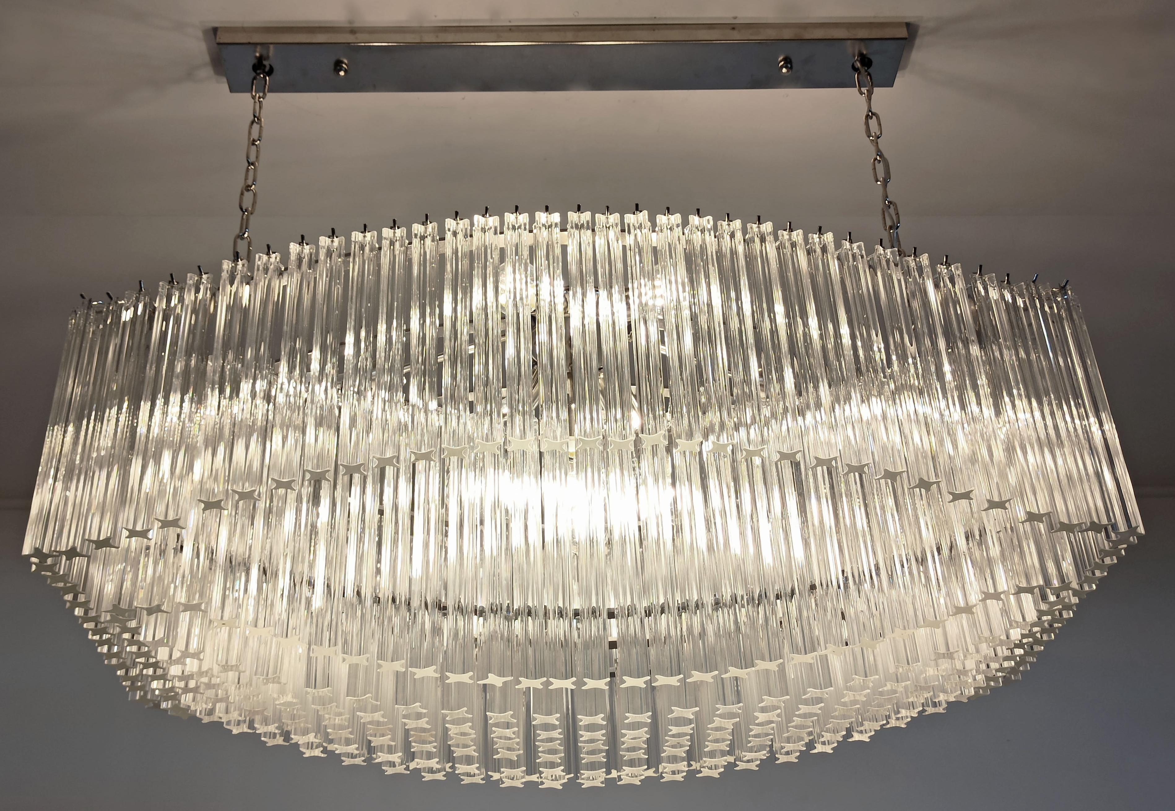 A magnificent Murano glass chandelier, 292 trasparent quadriedri on nickel metal frame. This large Mid-Century Italian chandelier is truly a timeless classic. Rectangular in shape, with different movements of glass that give the name of