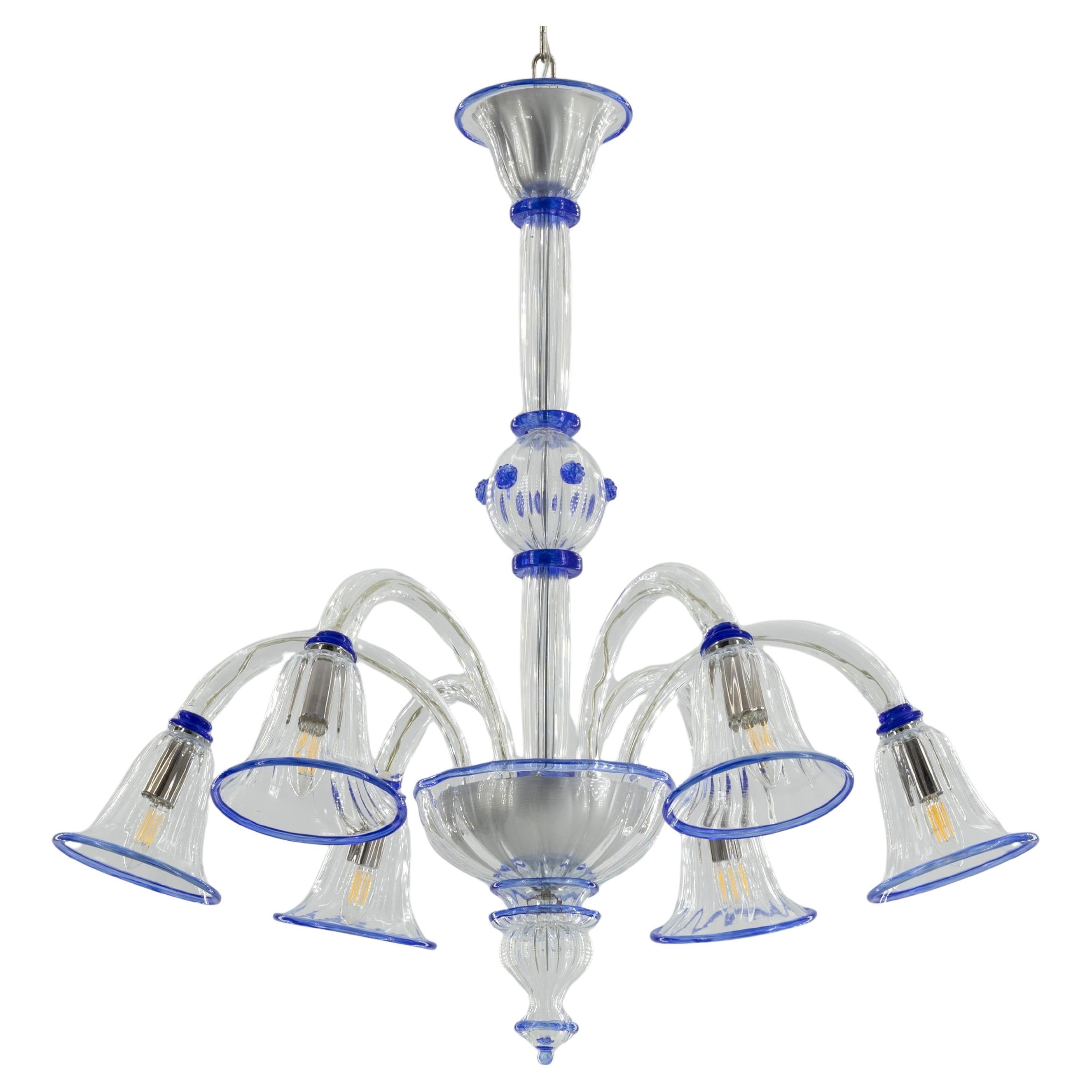Lustre en verre de Murano, accents de saphir et formes florales délicates, 21e siècle vénitien
