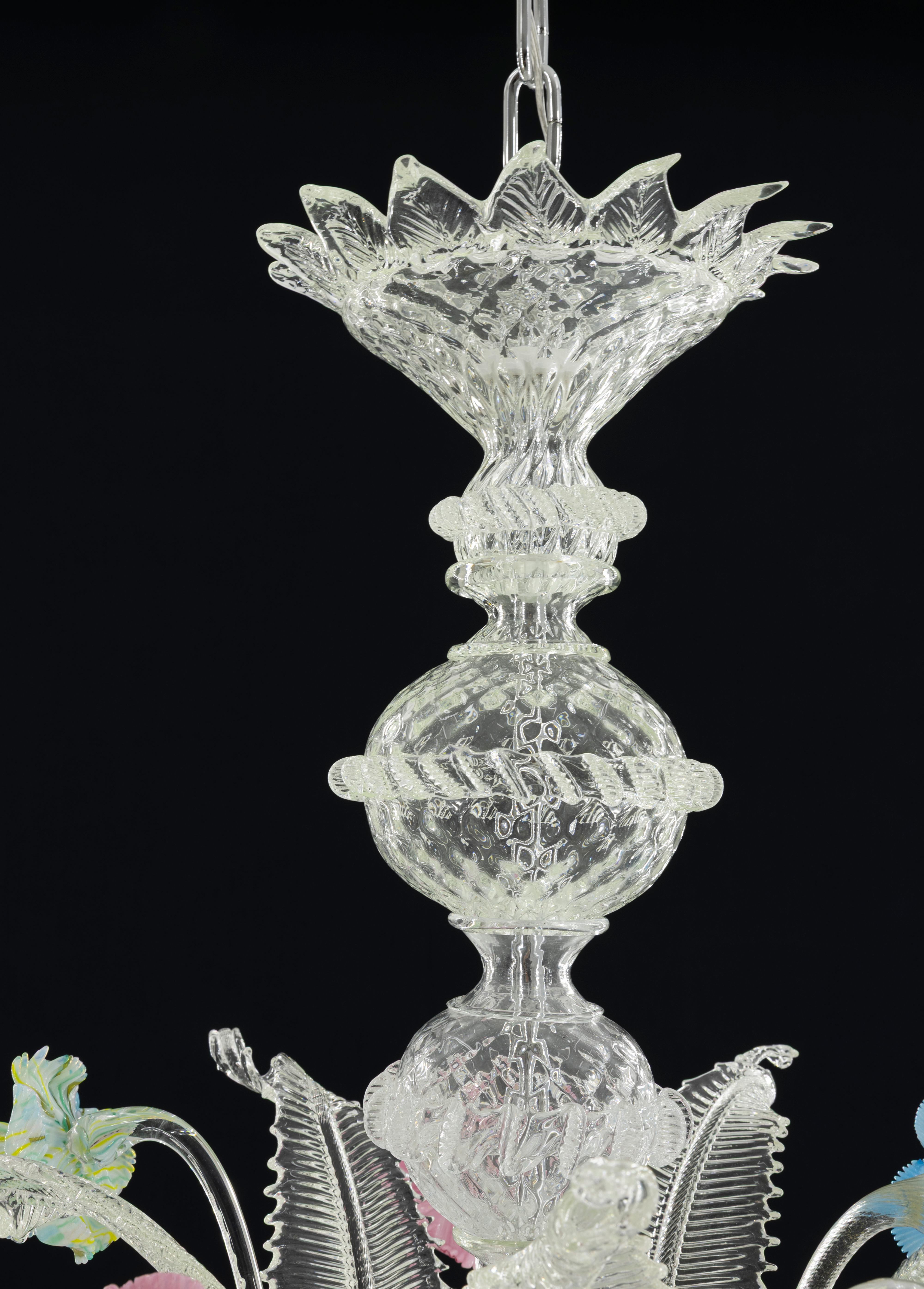Murano Glass Chandelier with Hand-Sculpted Floral Accents a venetian masterpiece In Excellent Condition For Sale In Villaverla, IT
