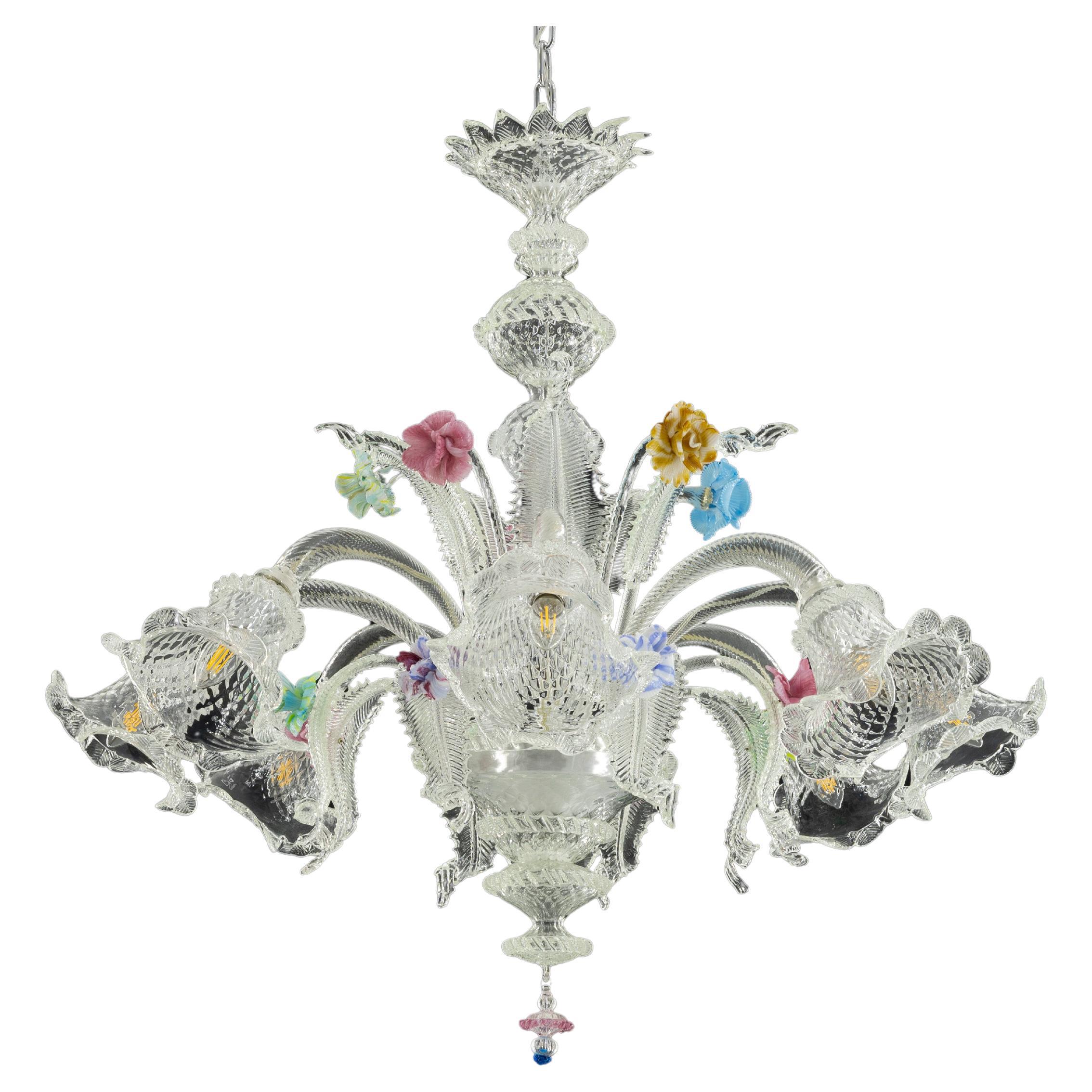 Lustre vénitien en verre de Murano aux accents floraux sculptés à la main