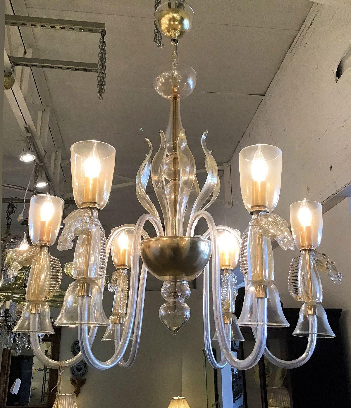 Lustre en verre de Murano avec décor de chevaux Excellent état à Dallas, TX