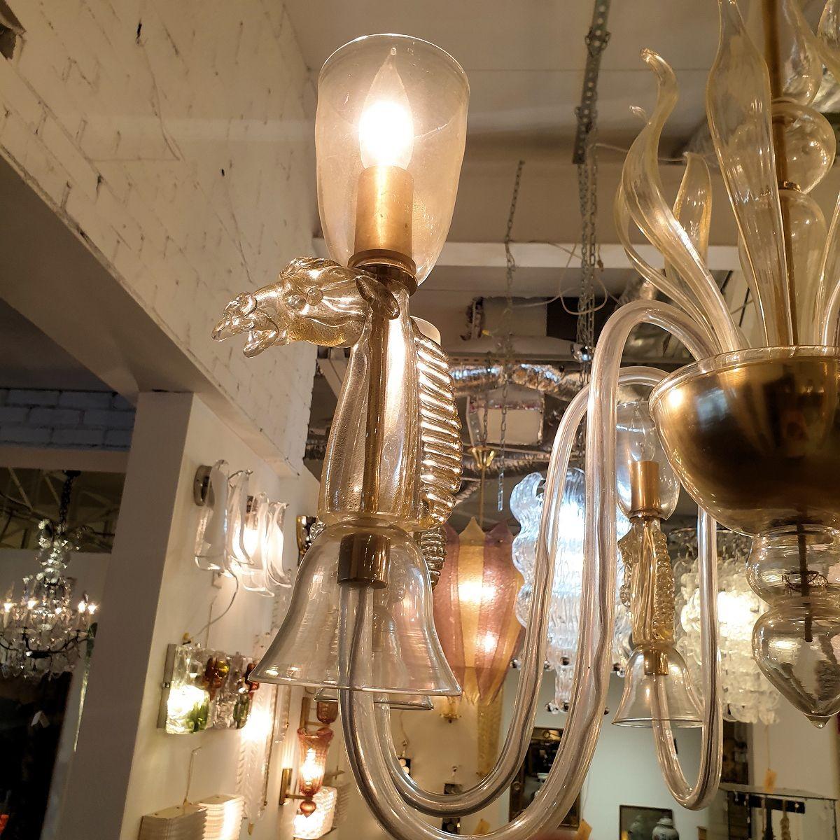 Milieu du XXe siècle Lustre en verre de Murano avec décor de chevaux